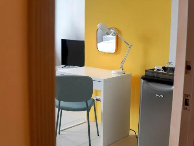 TV and multimedia in Emerald Manor Hotel