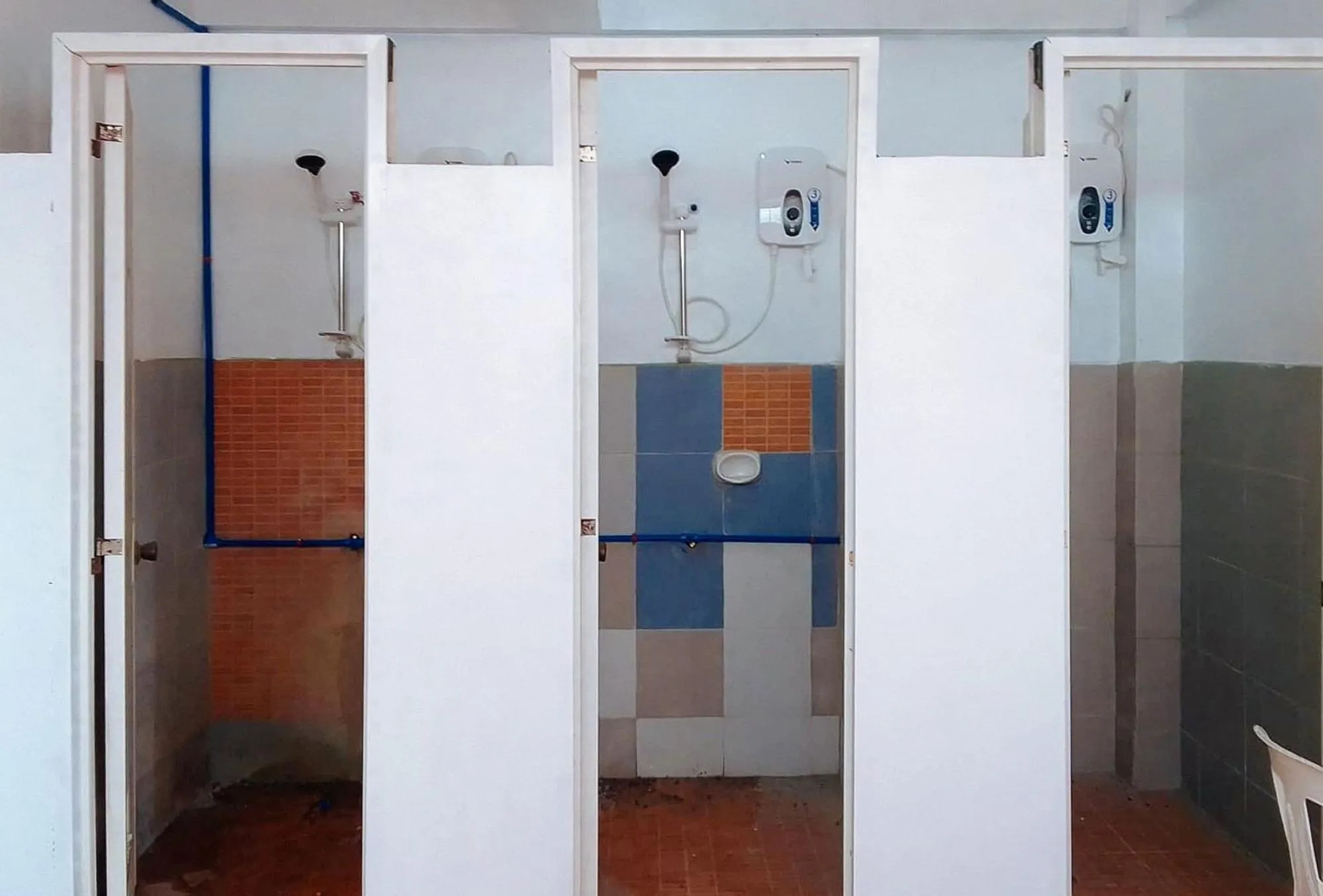 Shower in RedDoorz @ Southern Suites Guimaras