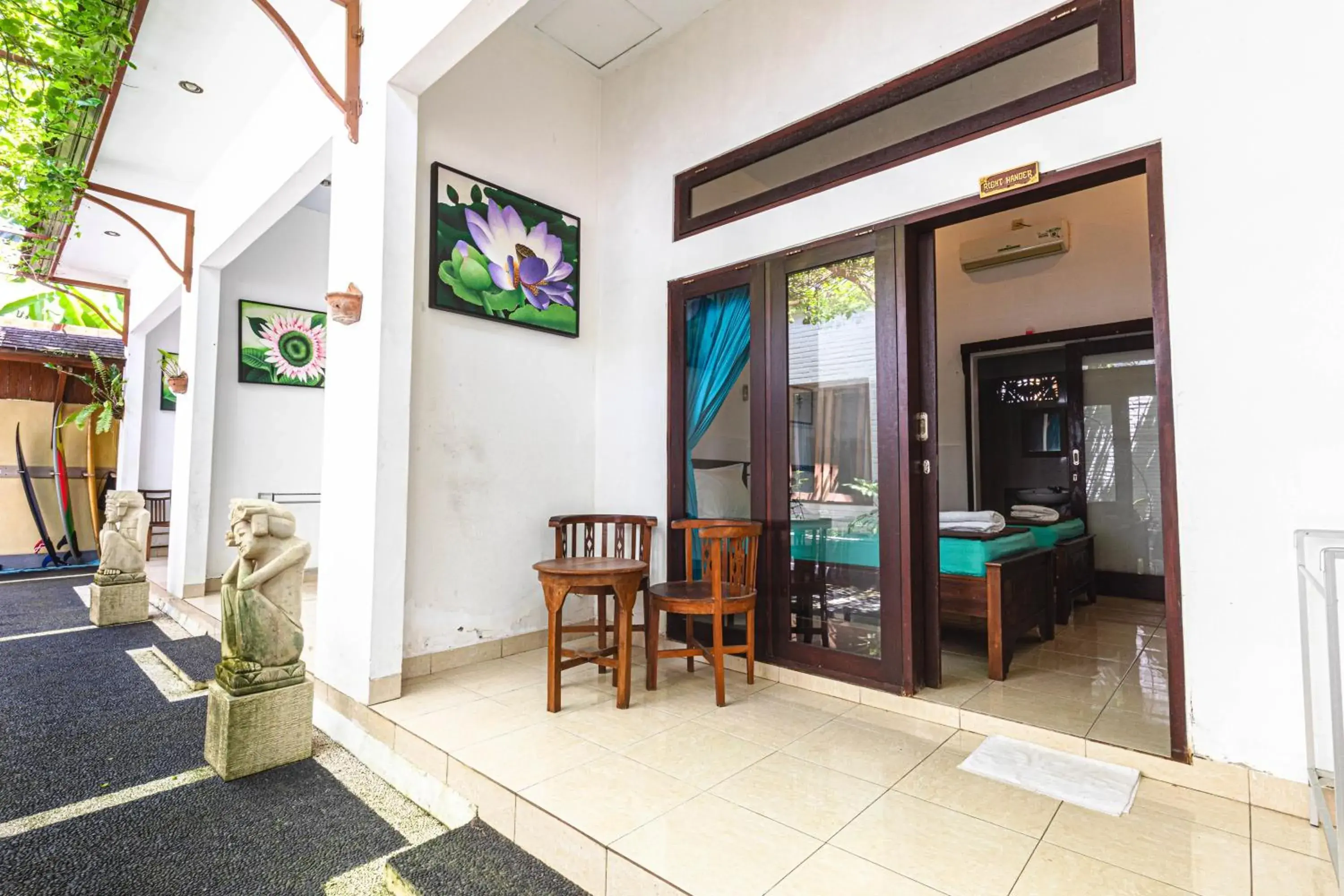 Deluxe Twin Room in Surf Retreat Villa Sari Bali Deluxe Twin Room in Surf Retreat Villa Sari Bali