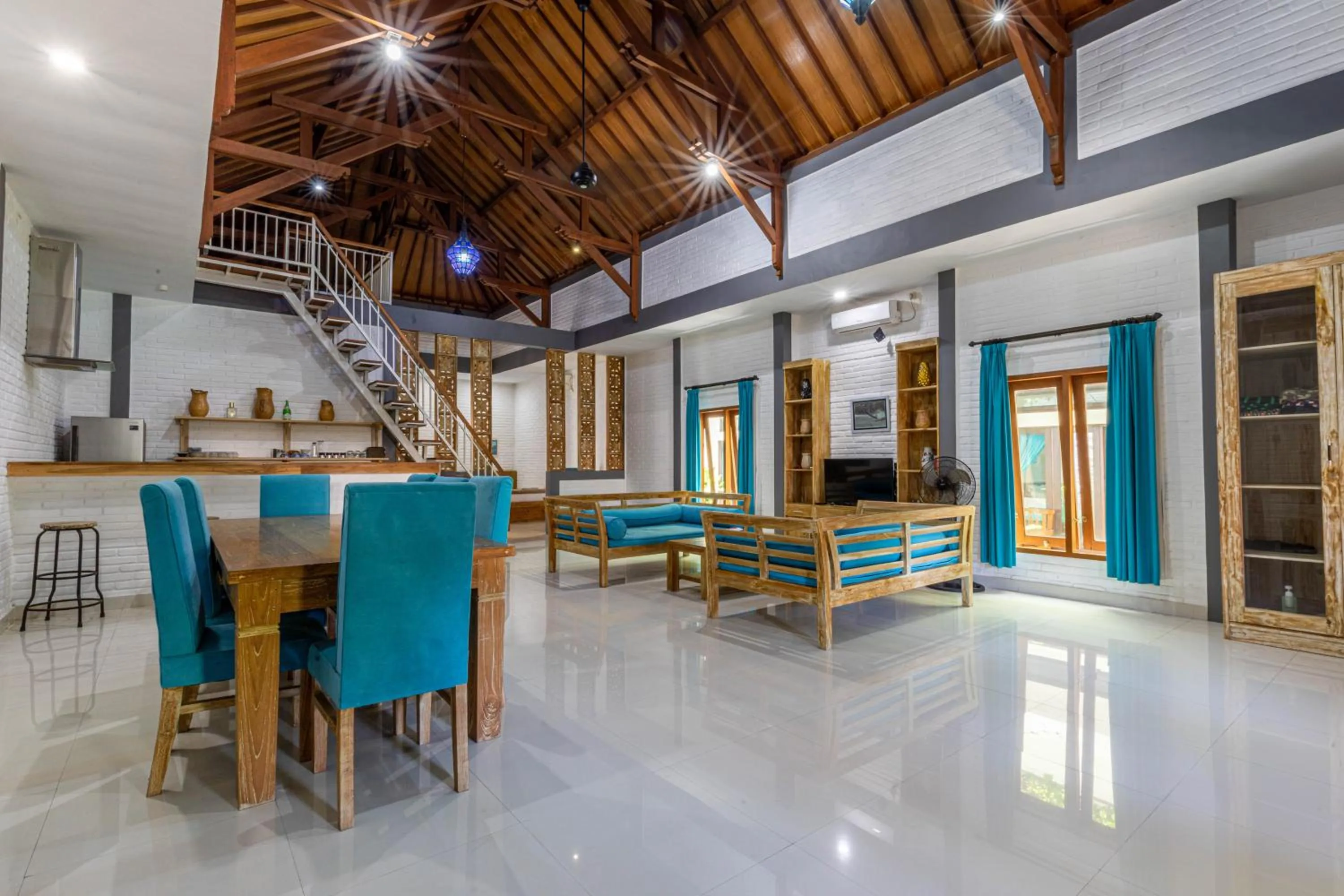 Kitchen or kitchenette in Surf Retreat Villa Sari Bali