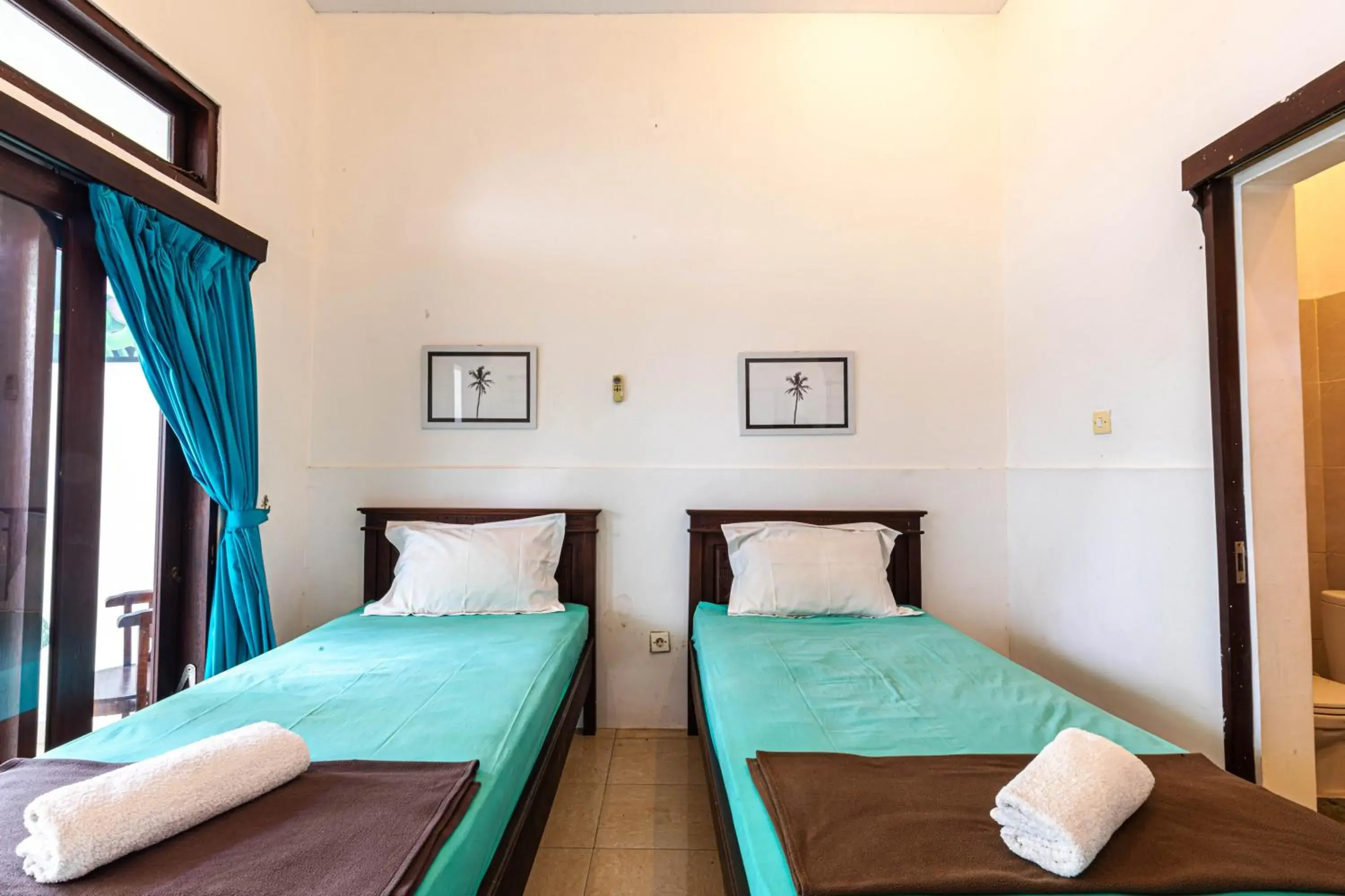 Deluxe Twin Room in Surf Retreat Villa Sari Bali Deluxe Twin Room in Surf Retreat Villa Sari Bali