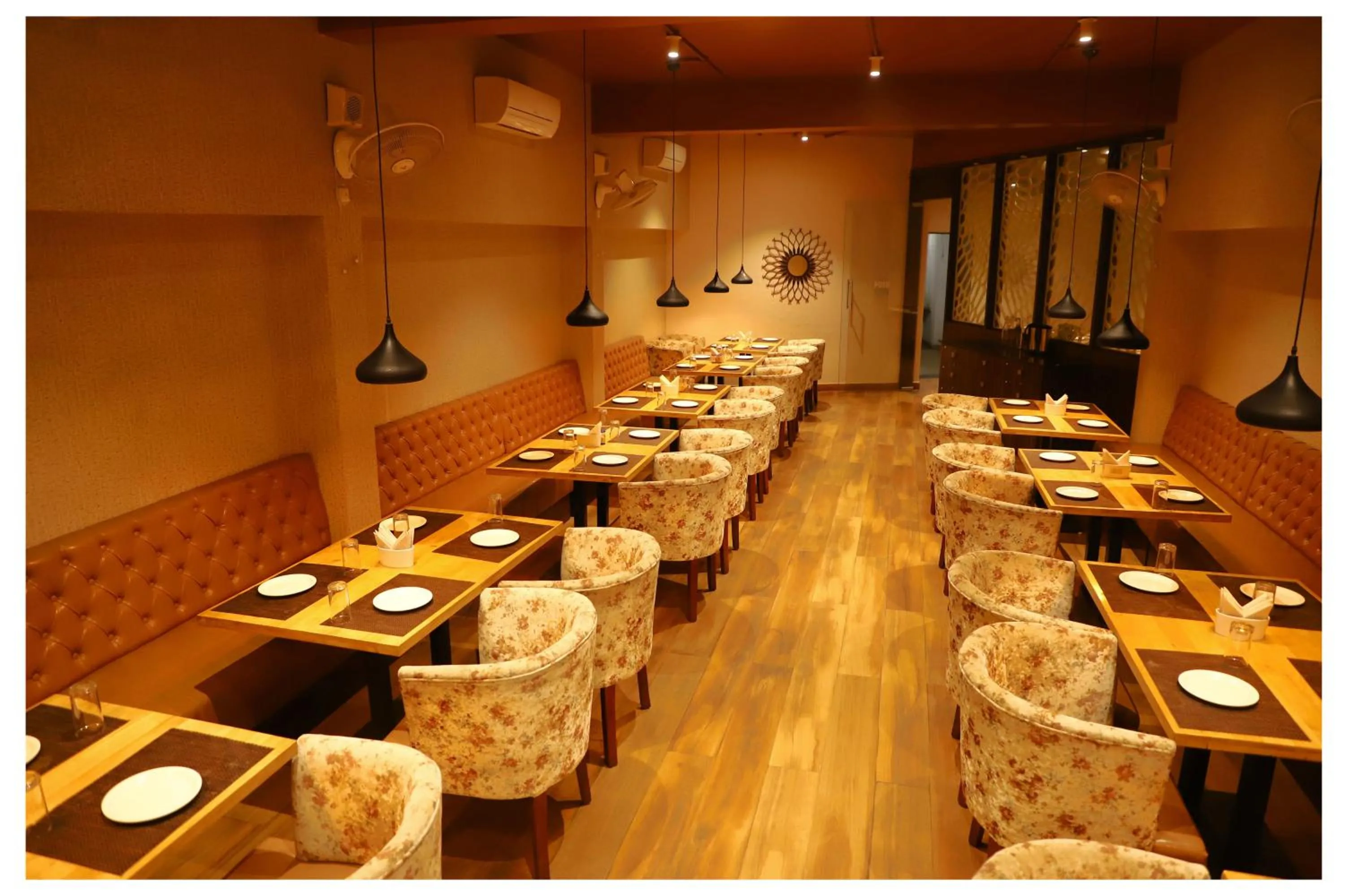 Restaurant/places to eat in Annandam Inn(Hotel Anand)