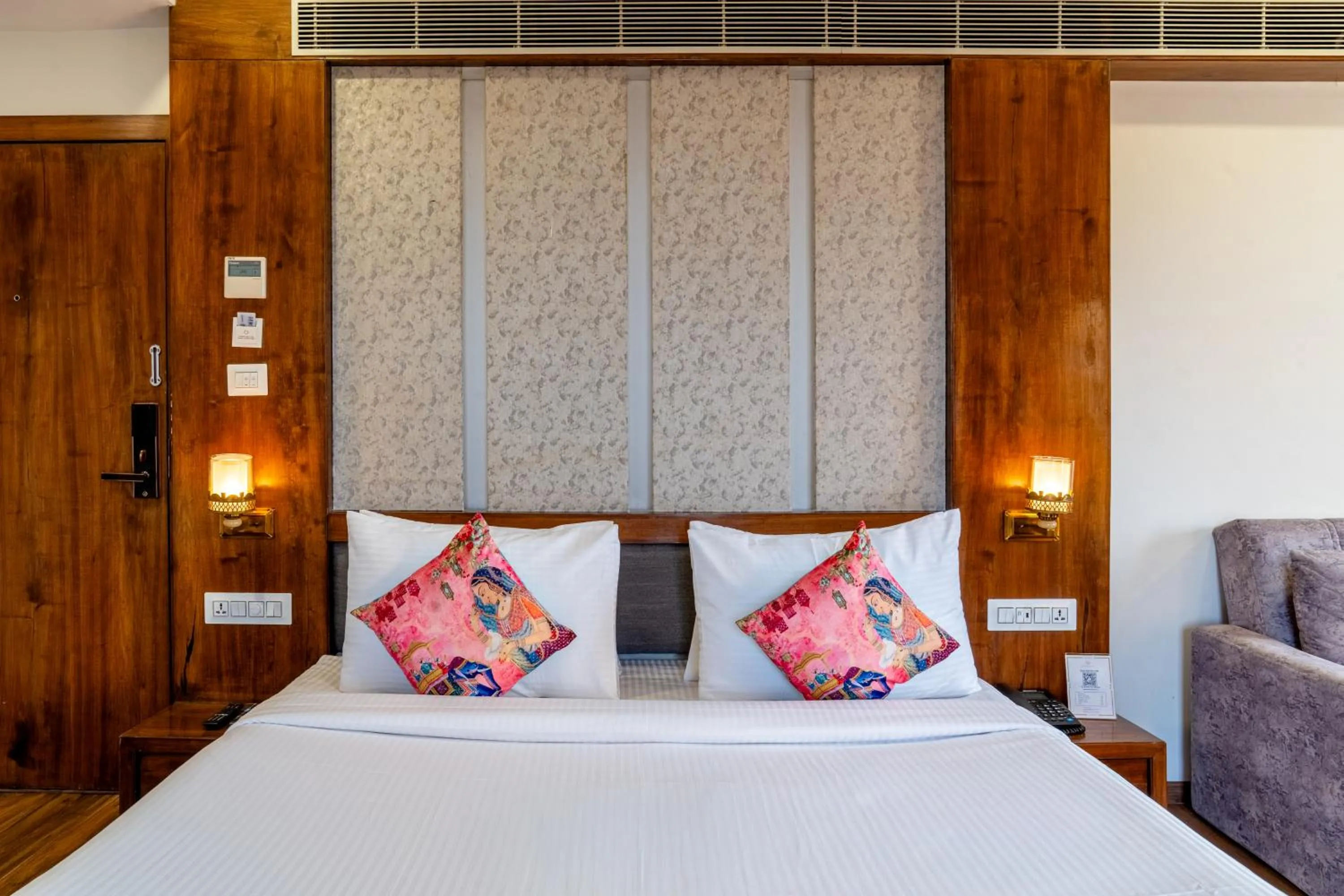 Bed in Hotel Paandora Grand,Udaipur