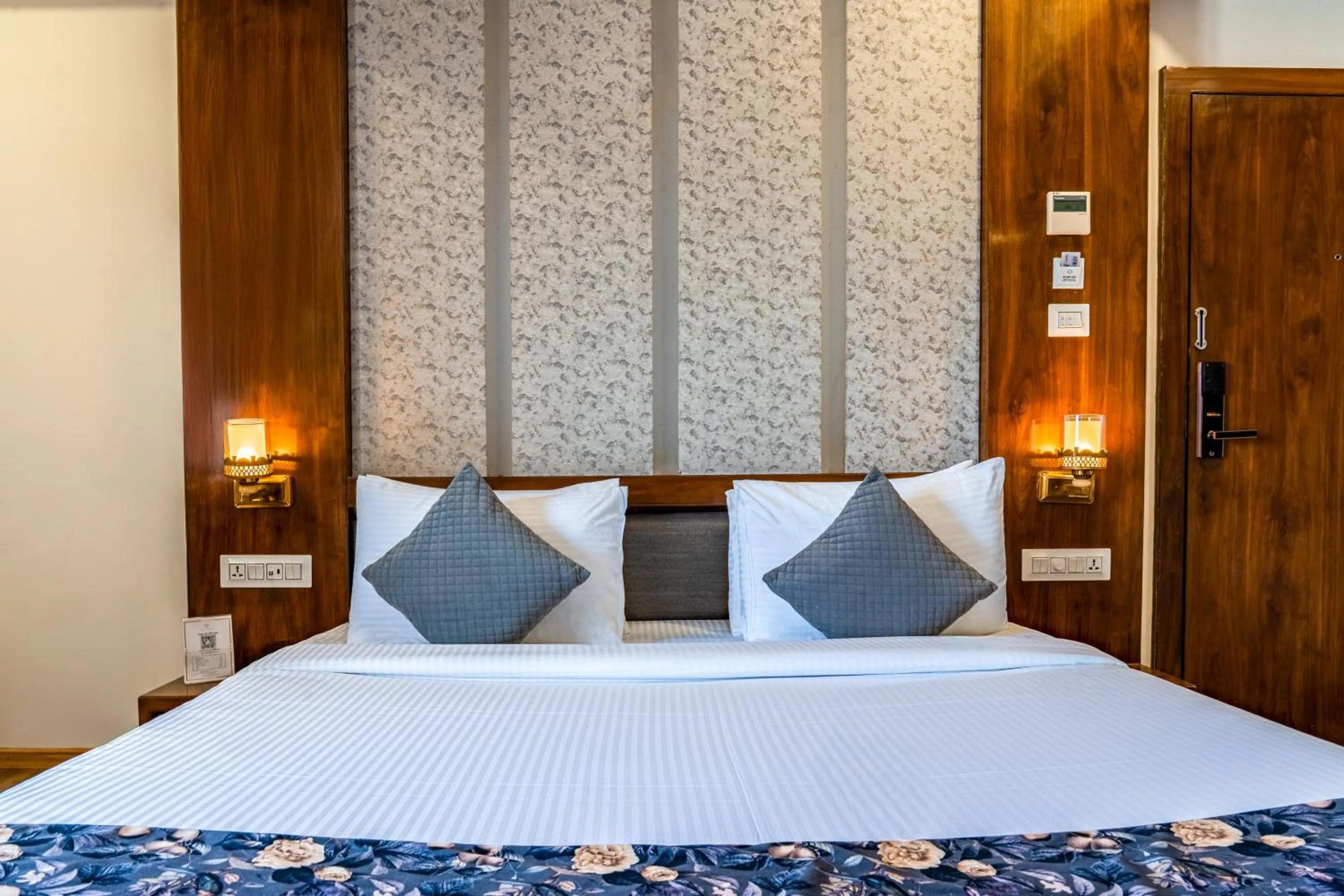 Bed in Hotel Paandora Grand,Udaipur