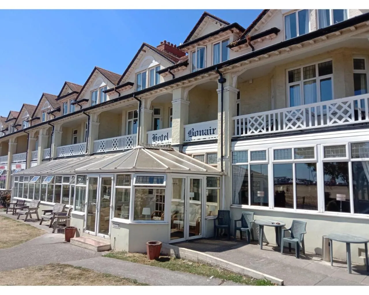 Property building in Bonair Hotel