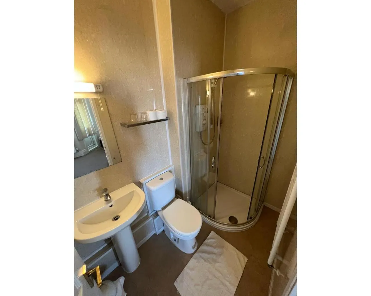 Bathroom in Bonair Hotel