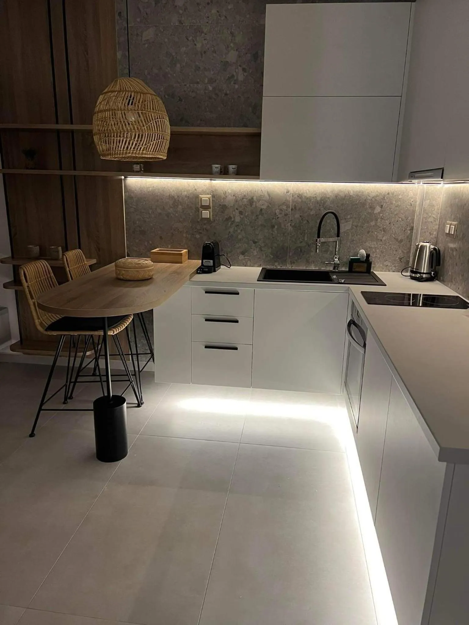 Kitchen or kitchenette in Aelia Apartments