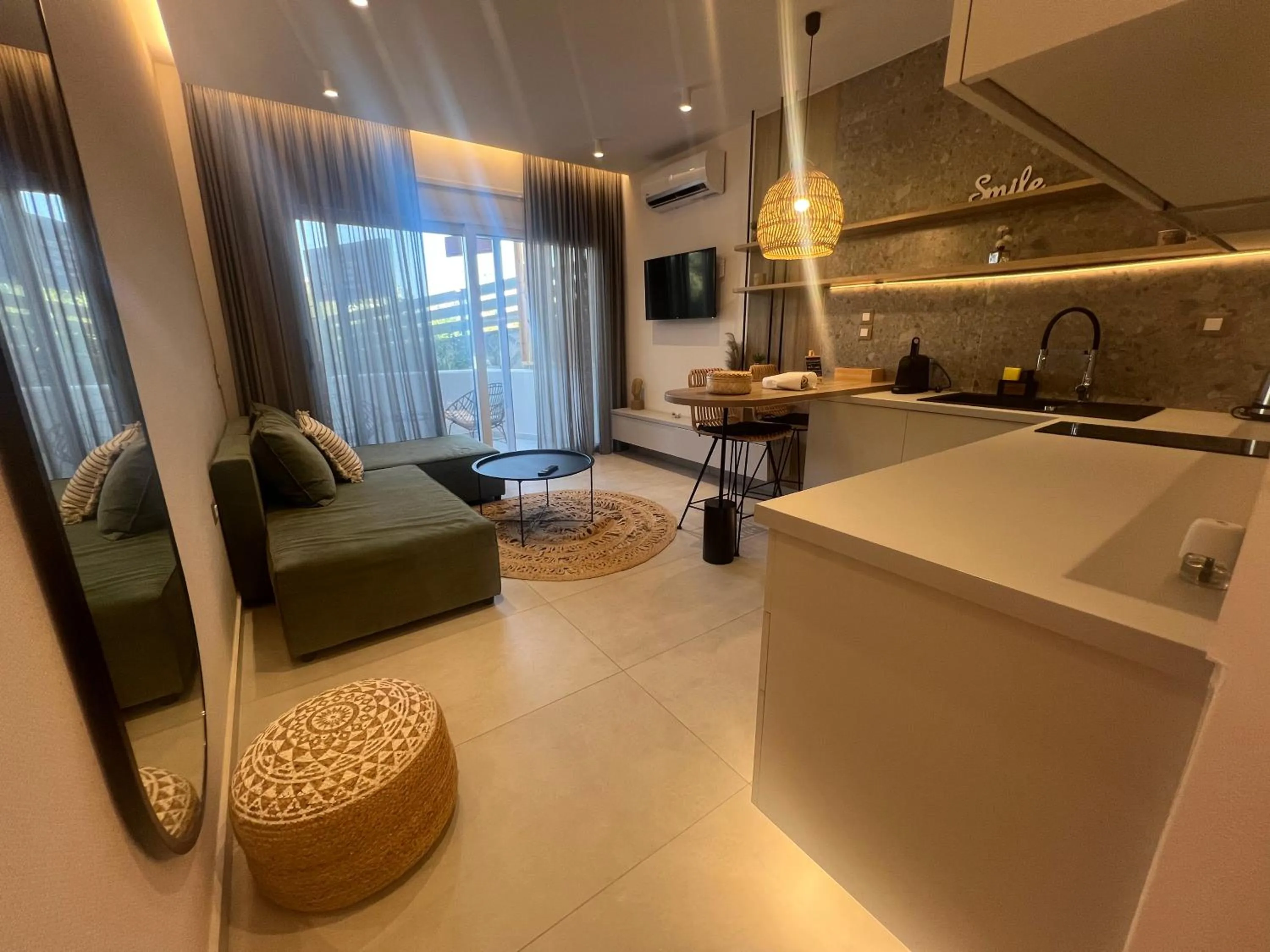 TV and multimedia in Aelia Apartments