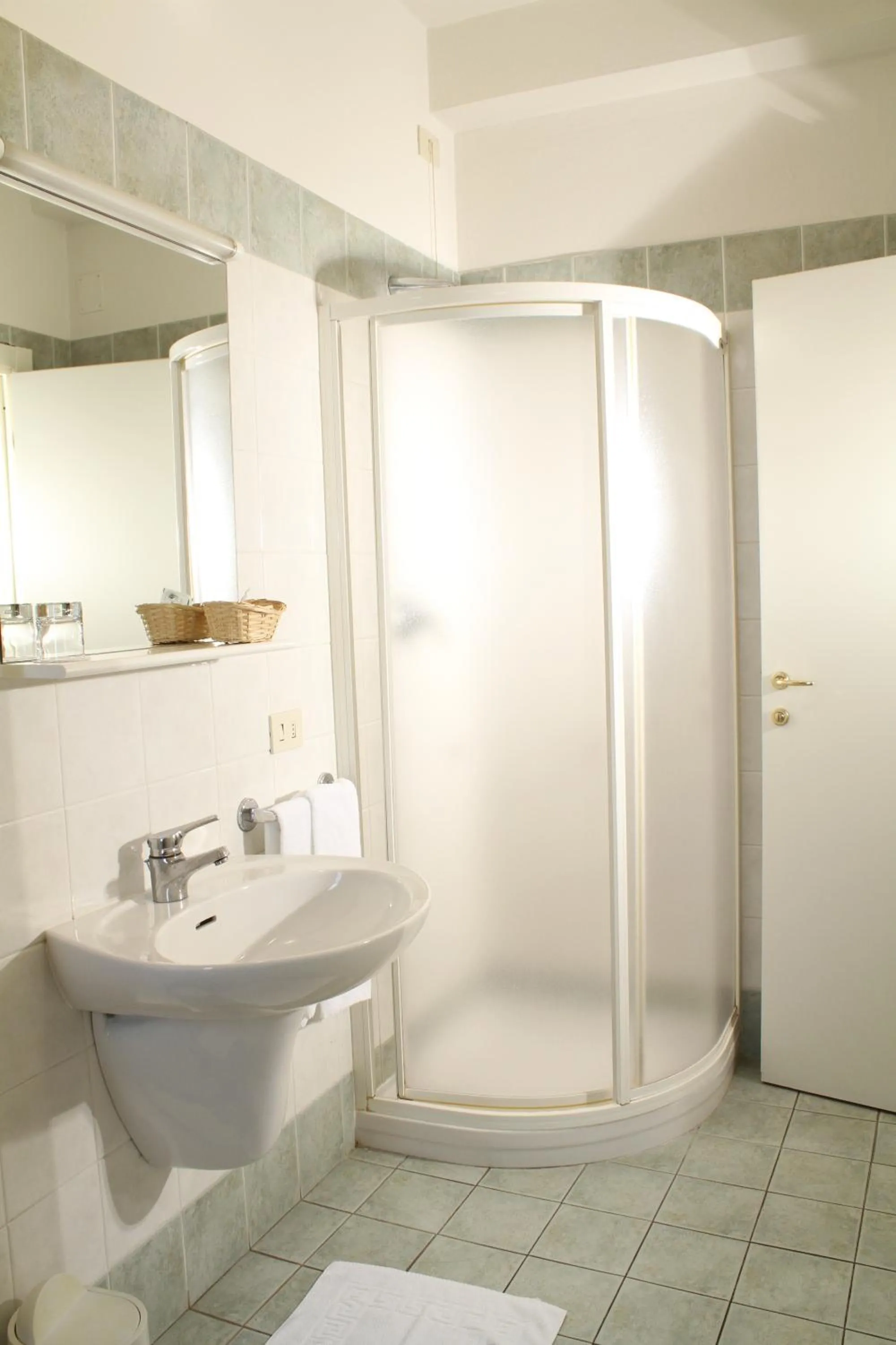 Shower in Hotel La Pace