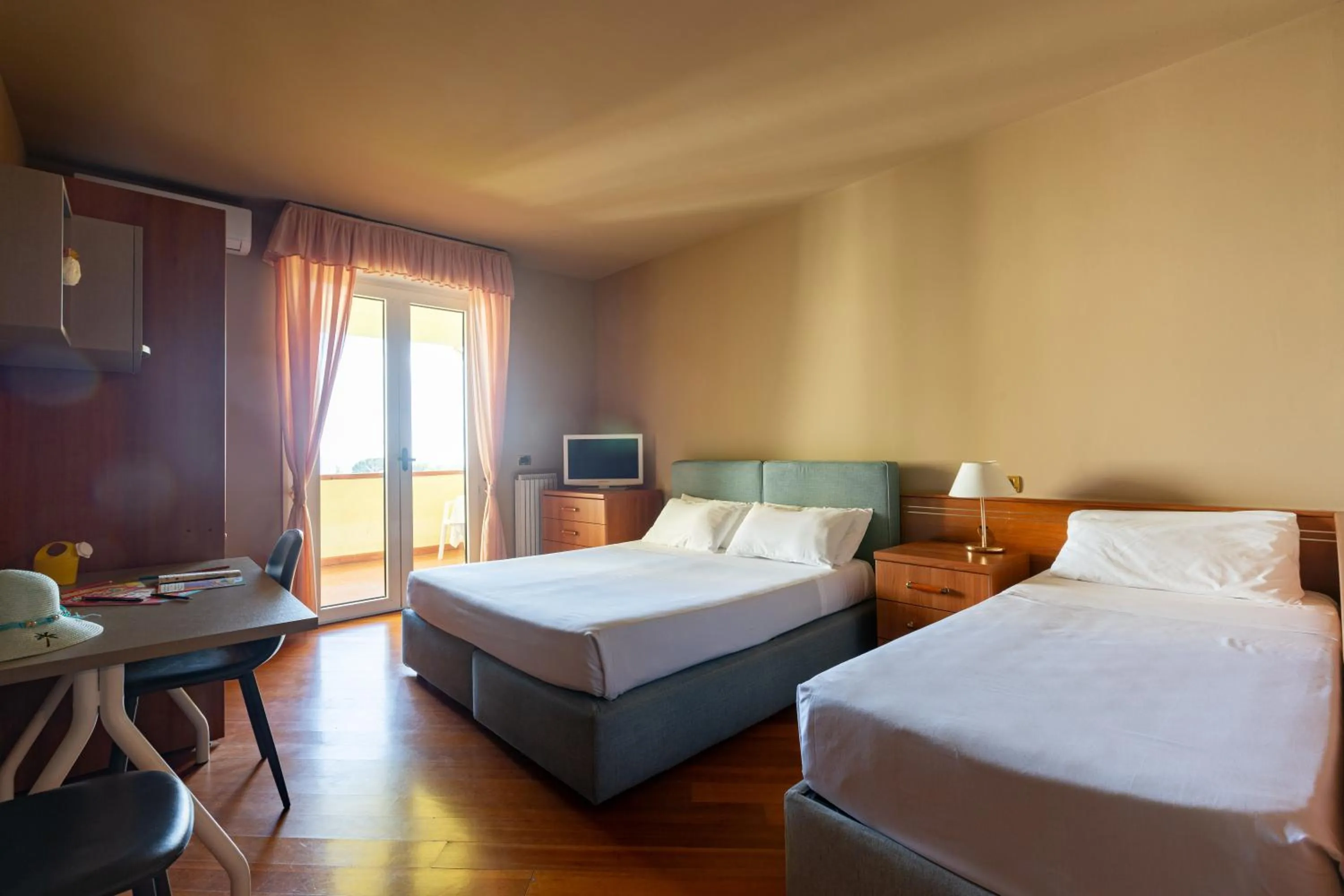 Photo of the whole room, Bed in Loano 2 Village