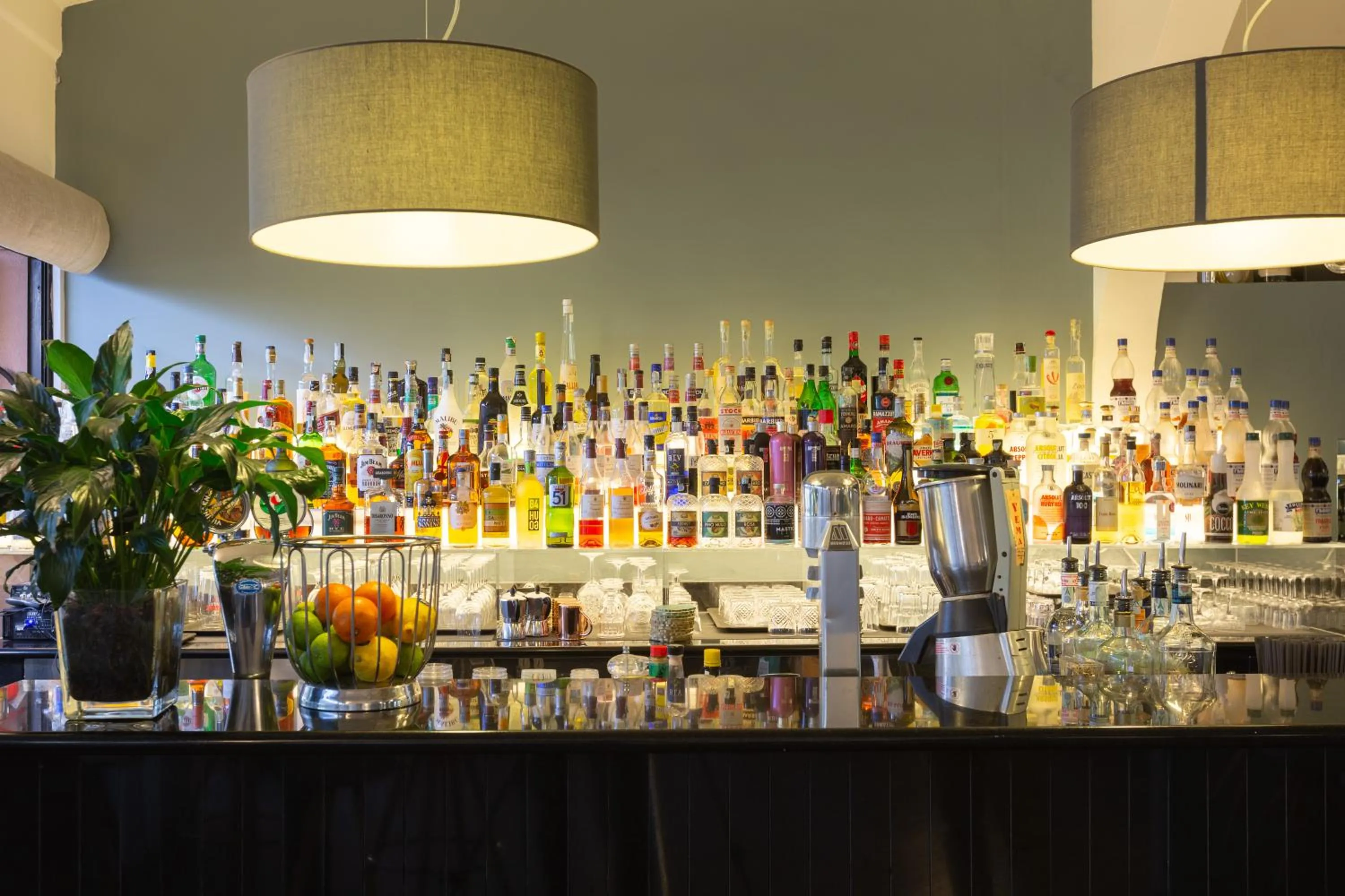 Restaurant/places to eat in Loano 2 Village