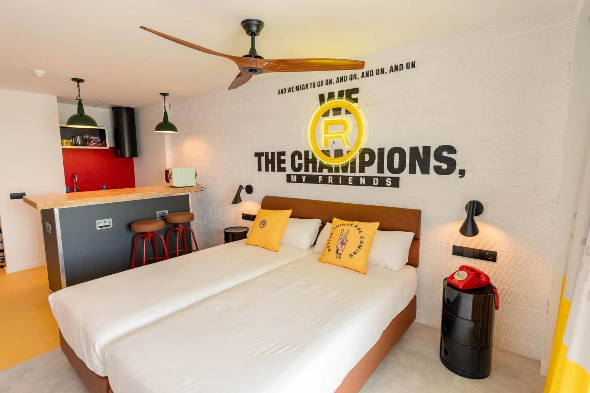 Bed in Ryans Lolas - Adults Only