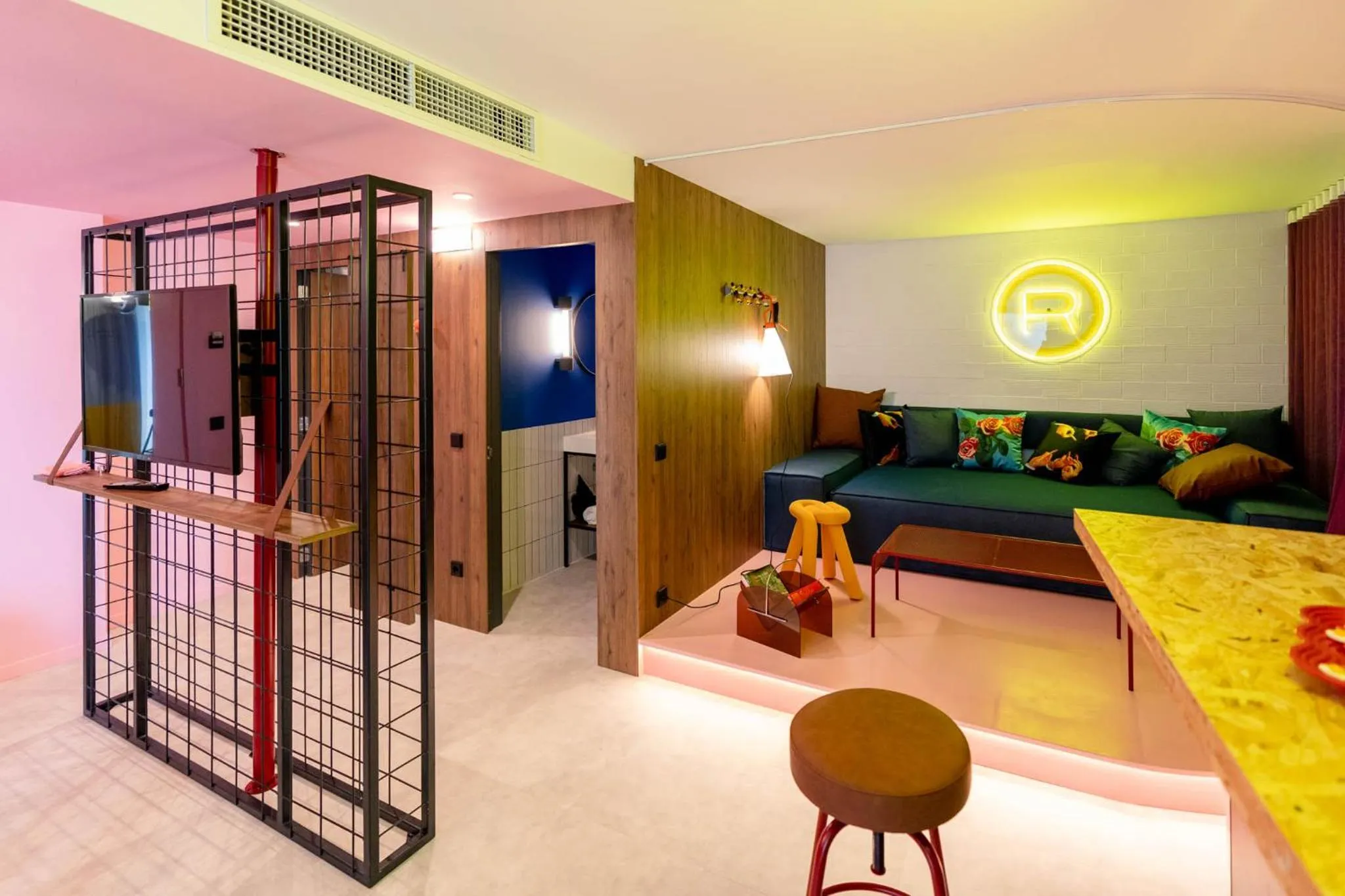 View (from property/room), Bed in Ryans Lolas - Adults Only