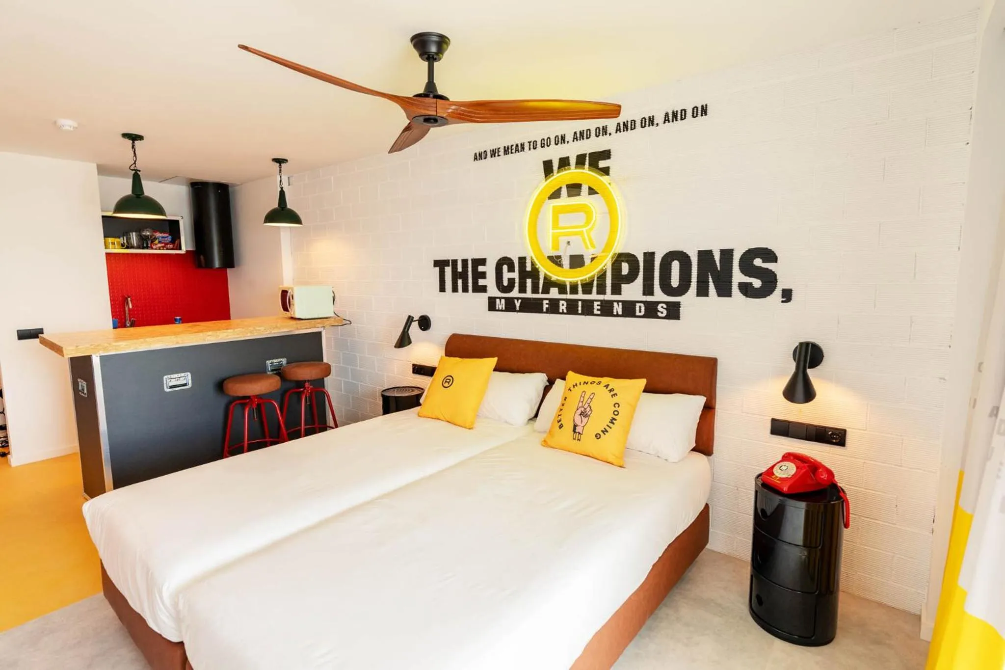 Bed in Ryans Lolas - Adults Only