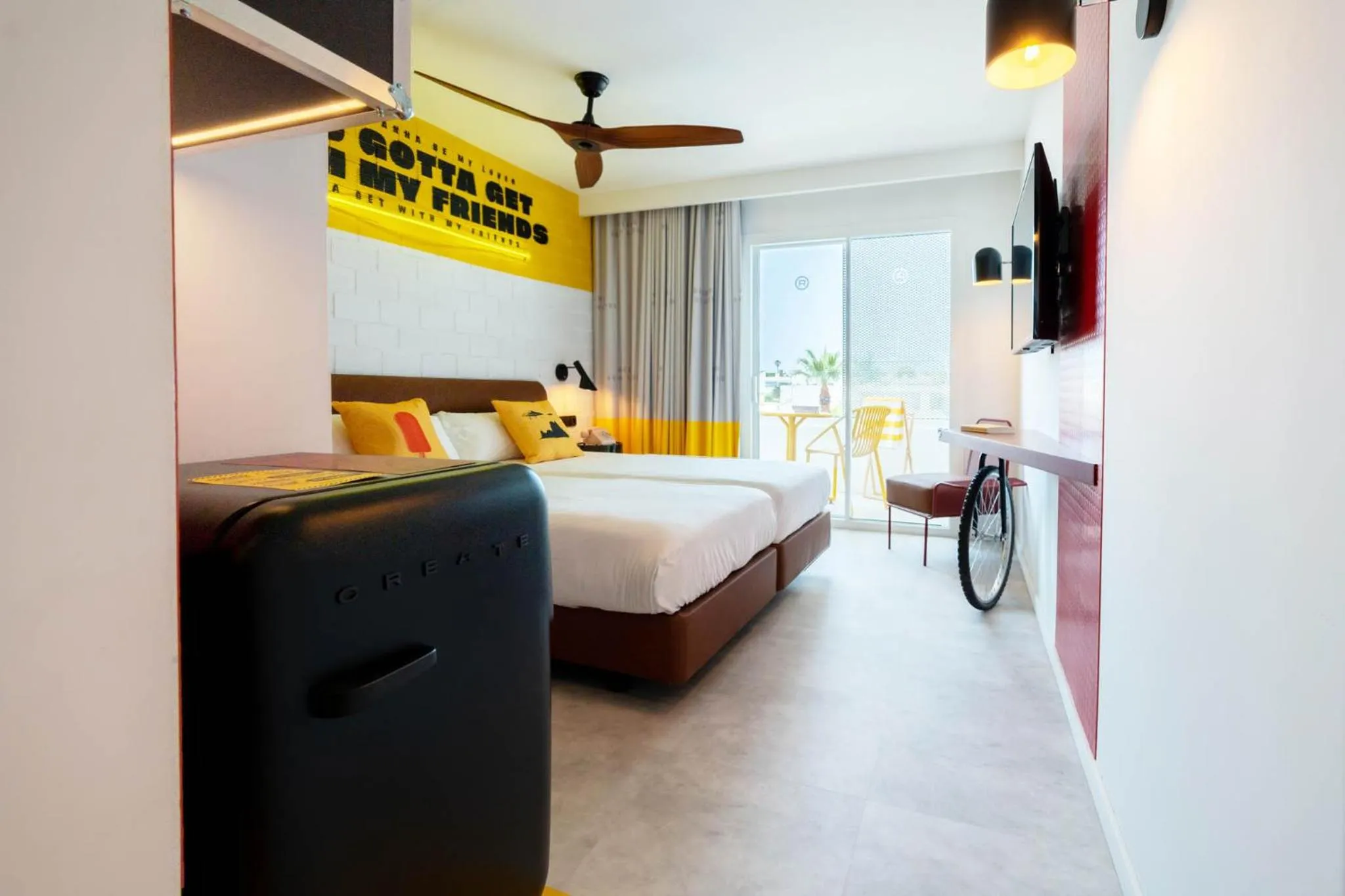 TV and multimedia, Bed in Ryans Lolas - Adults Only