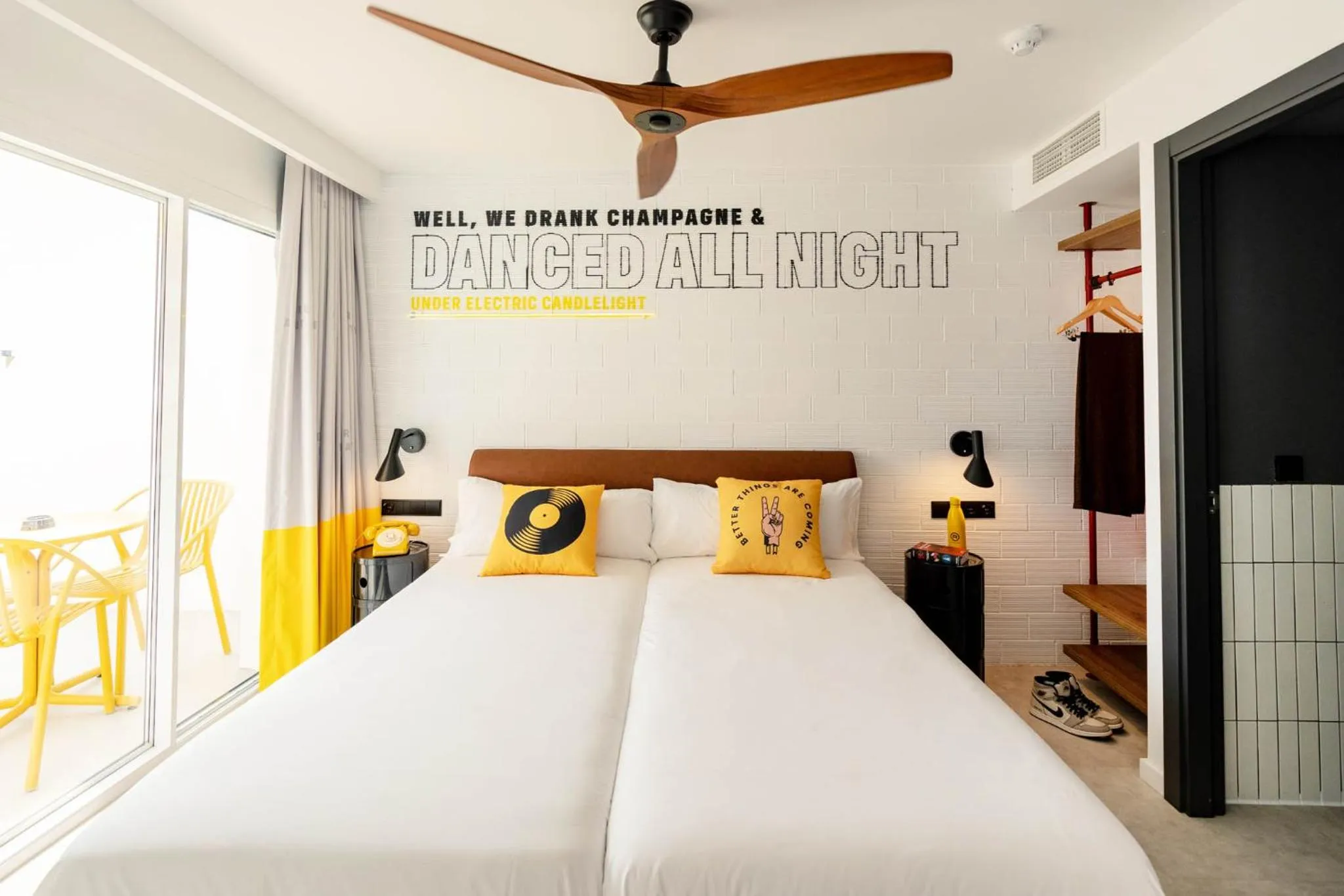 Bed in Ryans Lolas - Adults Only