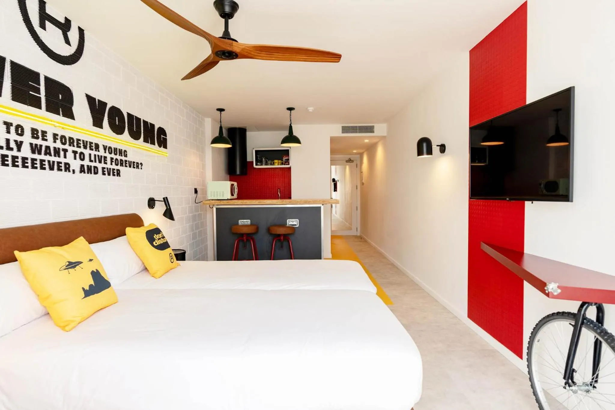 TV and multimedia, Bed in Ryans Lolas - Adults Only