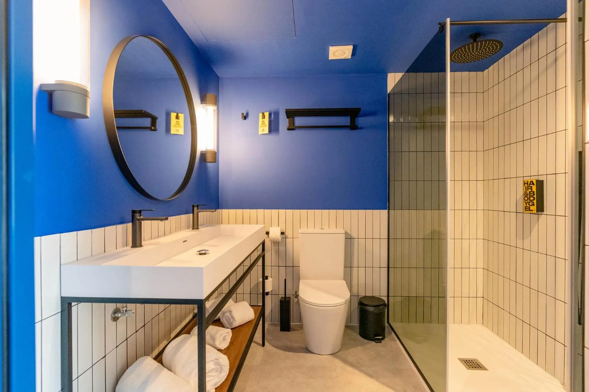 Shower in Ryans Lolas - Adults Only