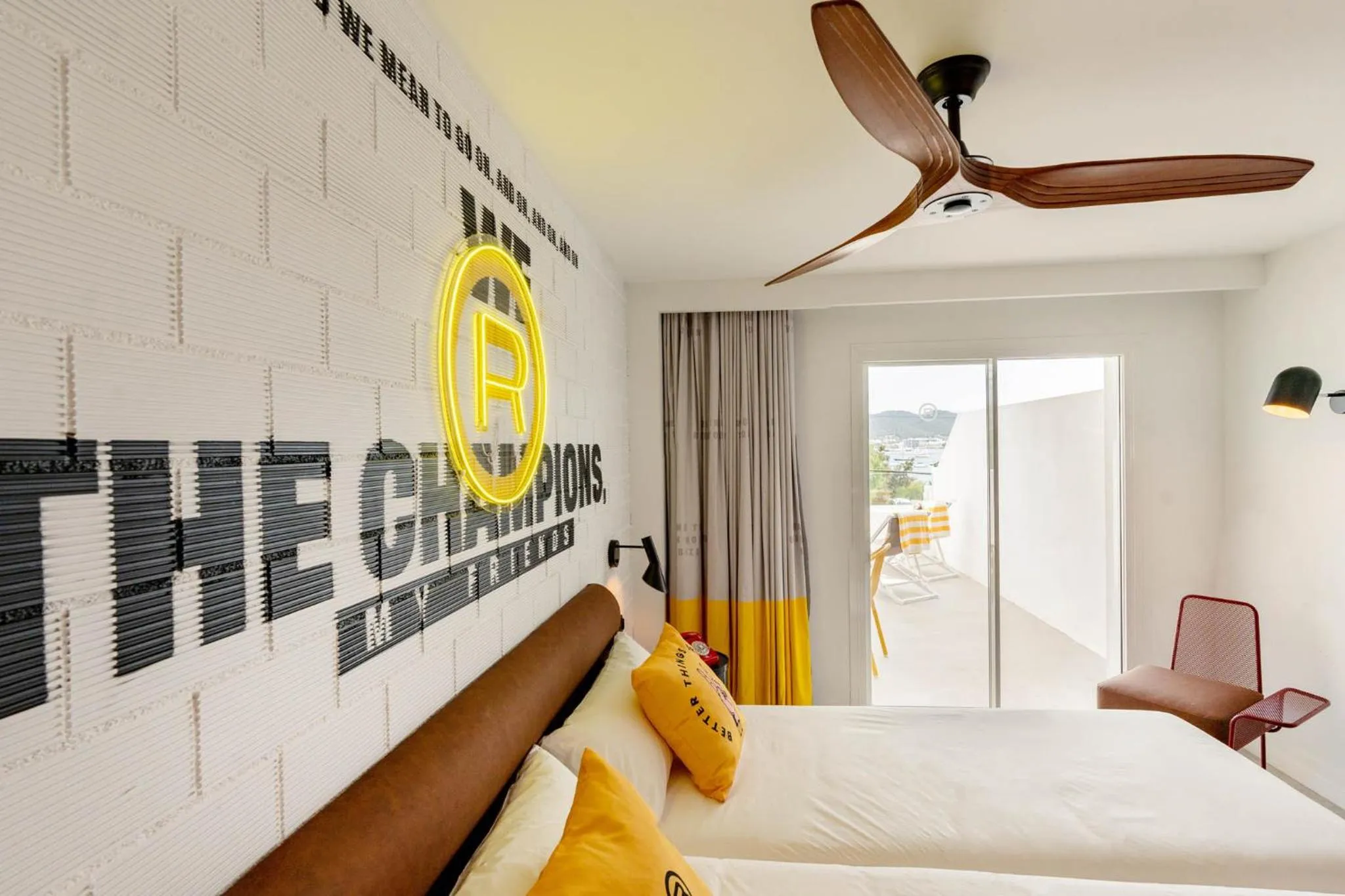 Bed in Ryans Lolas - Adults Only