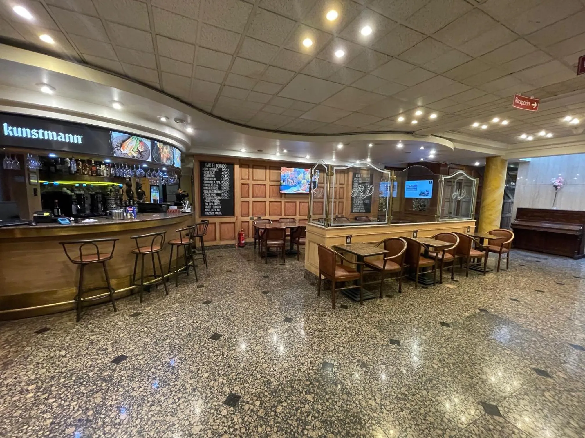 Restaurant/places to eat in HOTEL EL DORADO