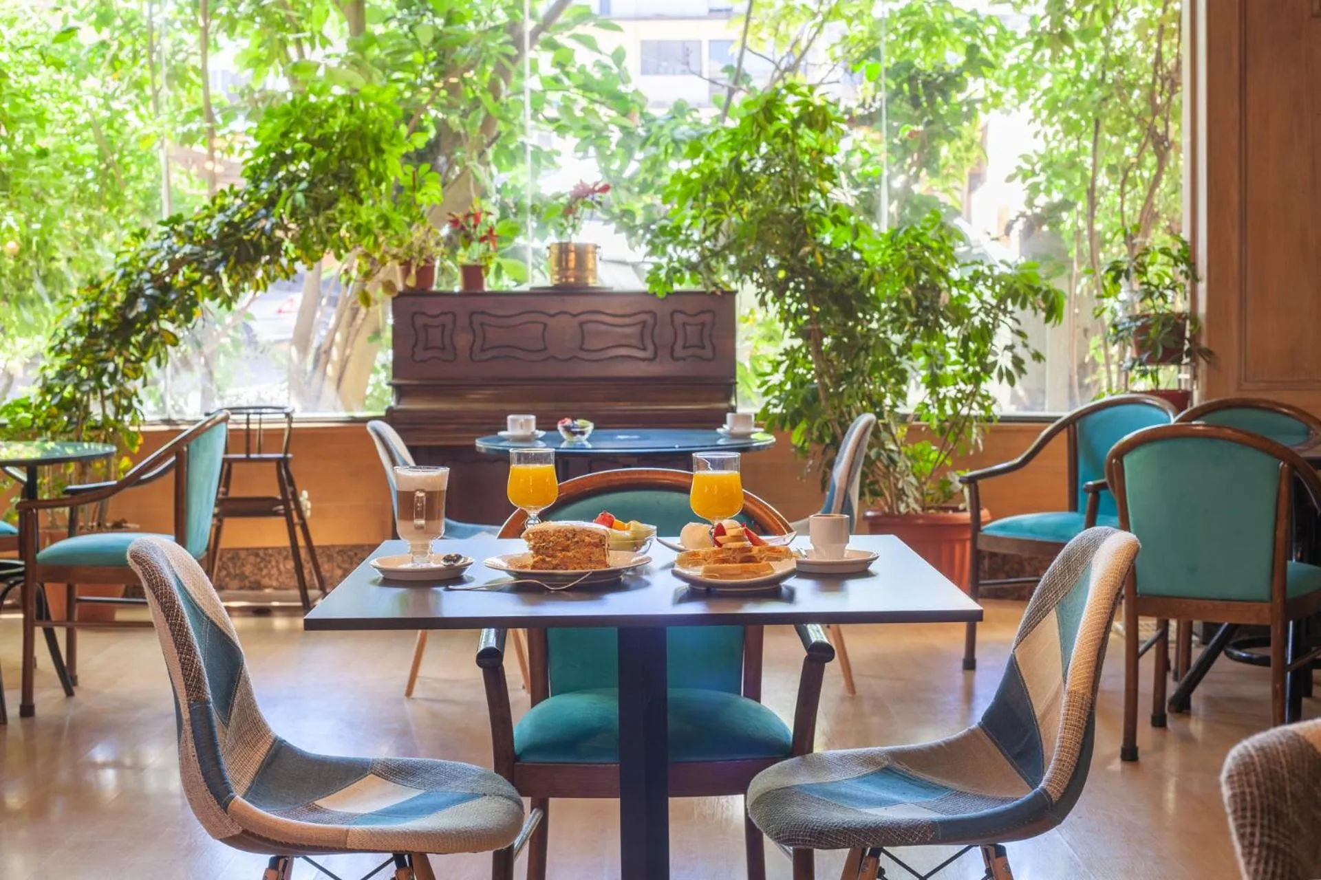 Restaurant/places to eat in HOTEL EL DORADO