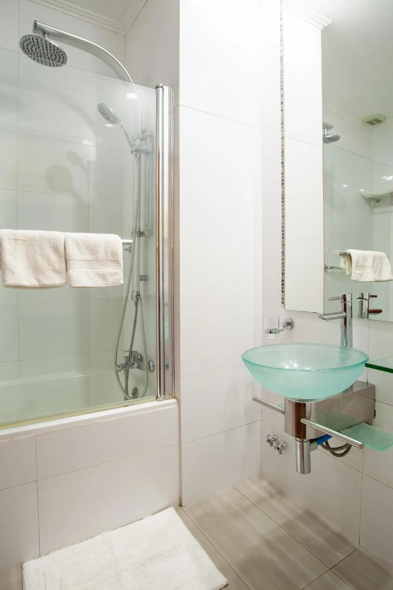 Shower in HOTEL EL DORADO