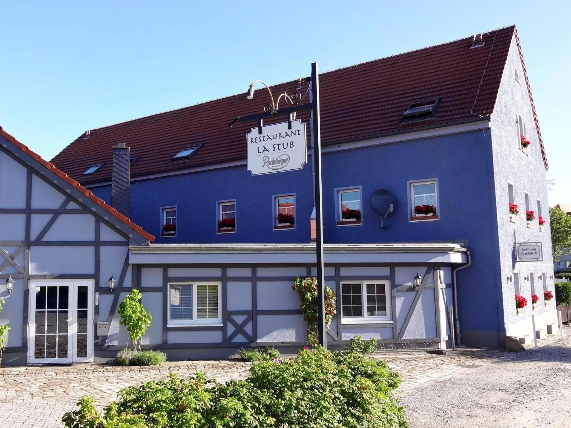 Property building in Logis L Auberge Gutshof