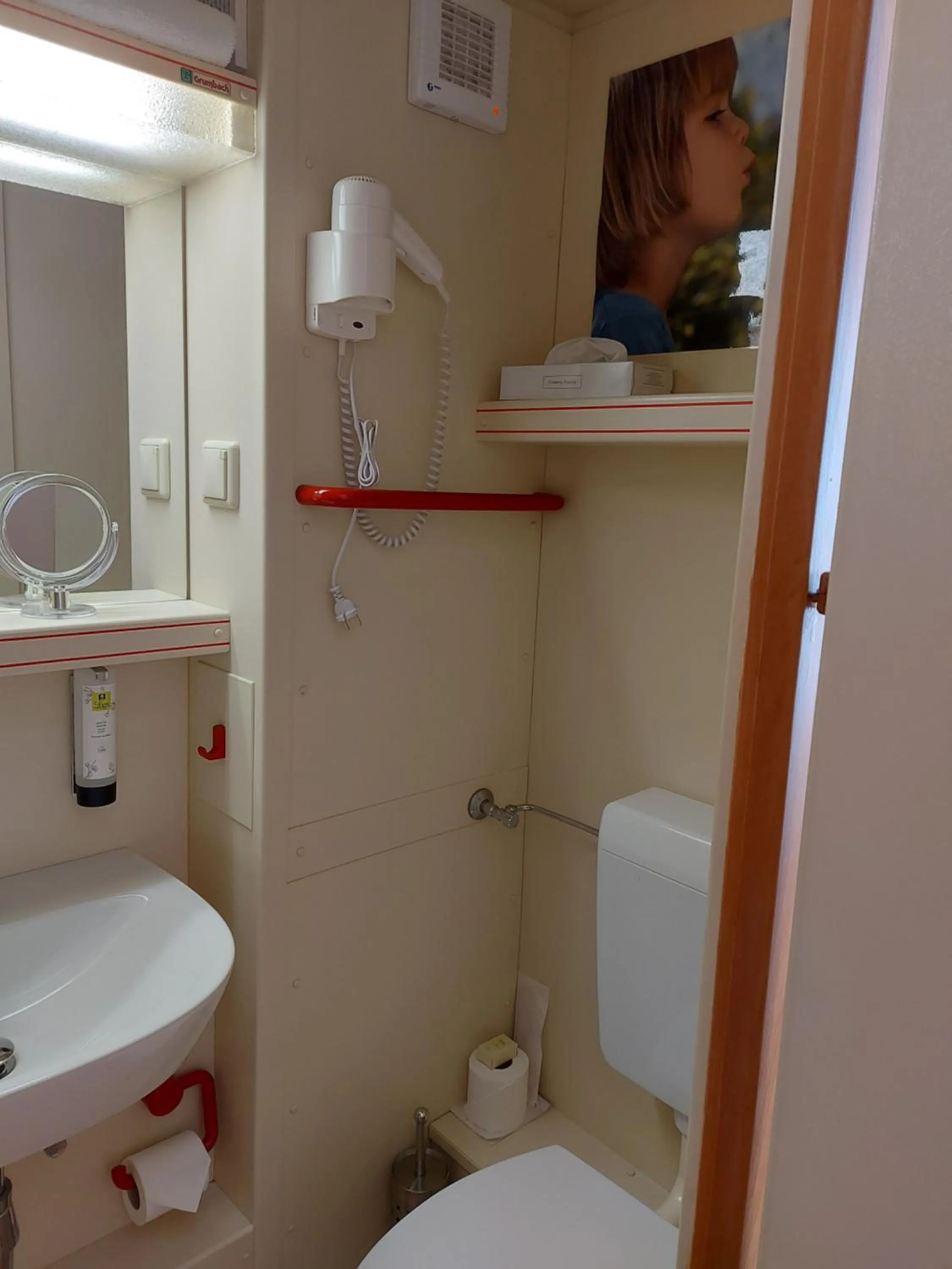 Bathroom in Logis L Auberge Gutshof