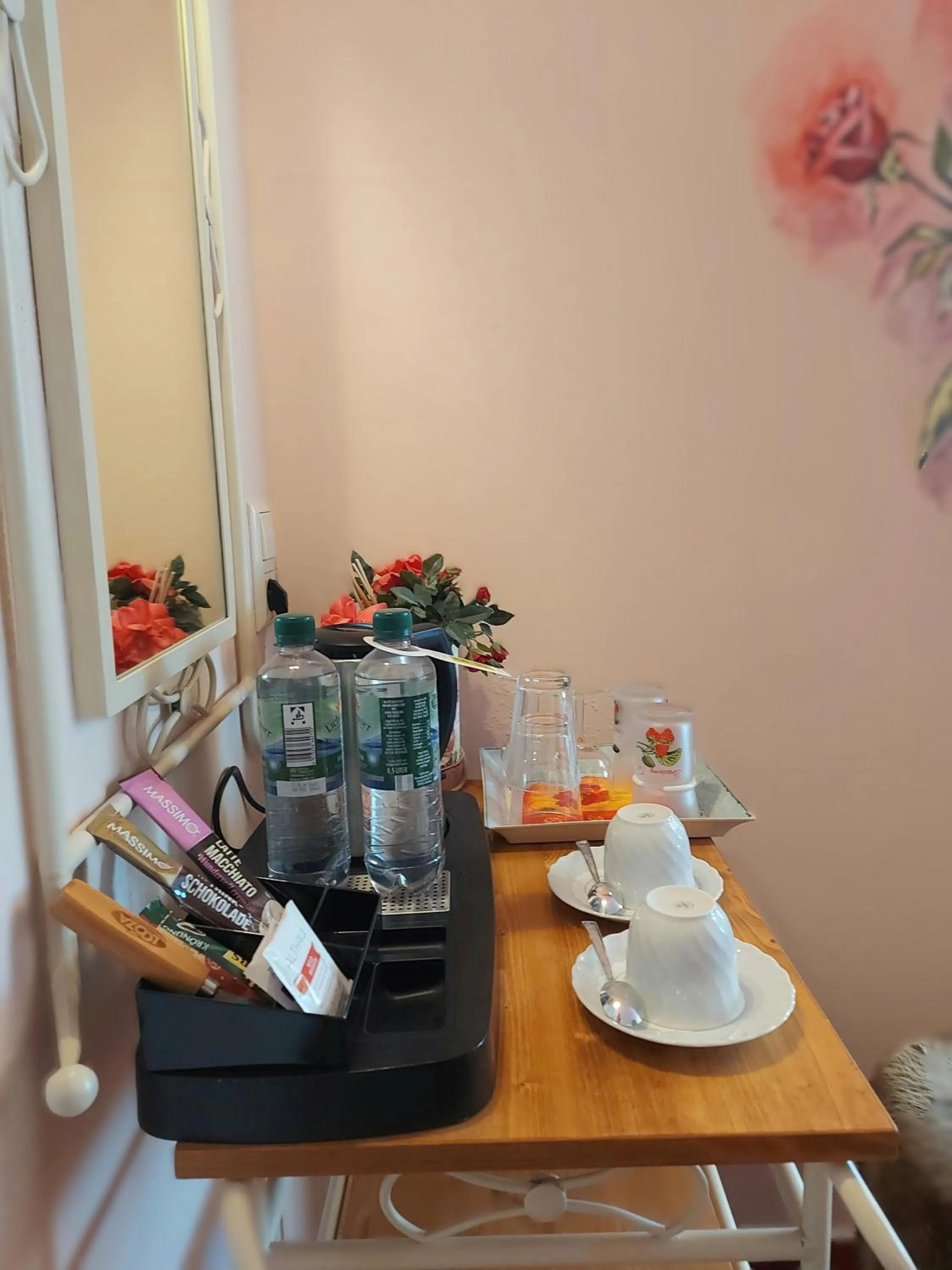 Coffee/tea facilities in Logis L Auberge Gutshof