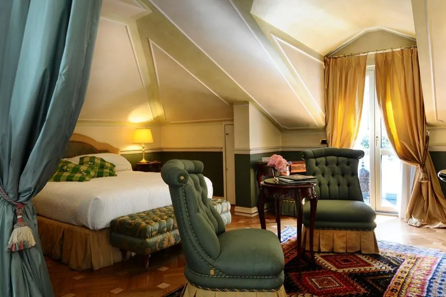 Photo of the whole room, Bed in Petit Palais Hotel De Charme