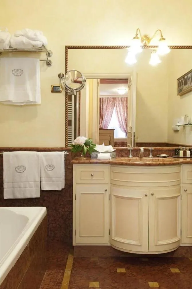 Bathroom in Petit Palais Hotel De Charme