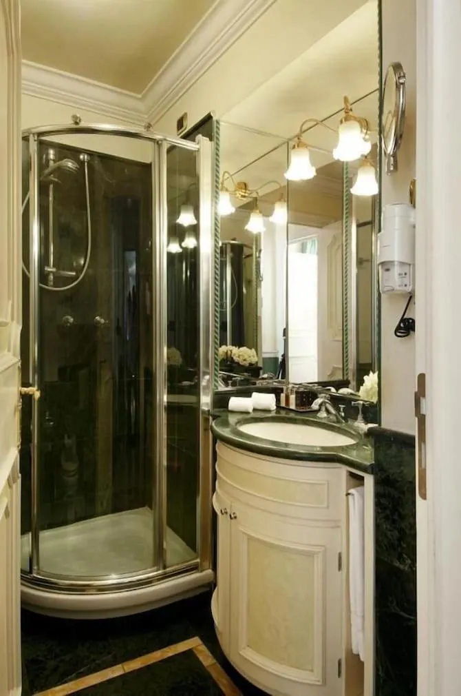 Bathroom in Petit Palais Hotel De Charme
