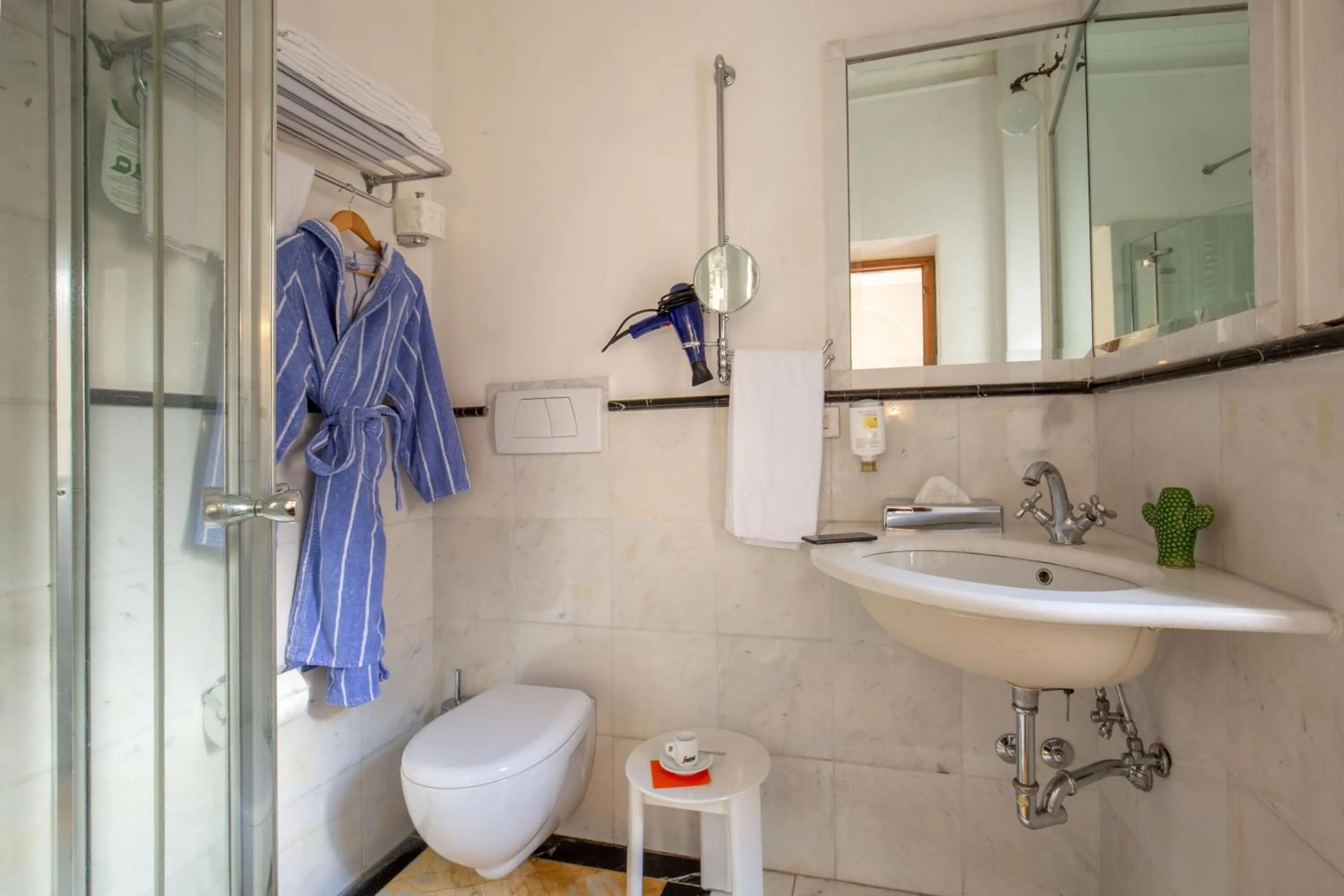 Toilet in Hotel Emona Aquaeductus