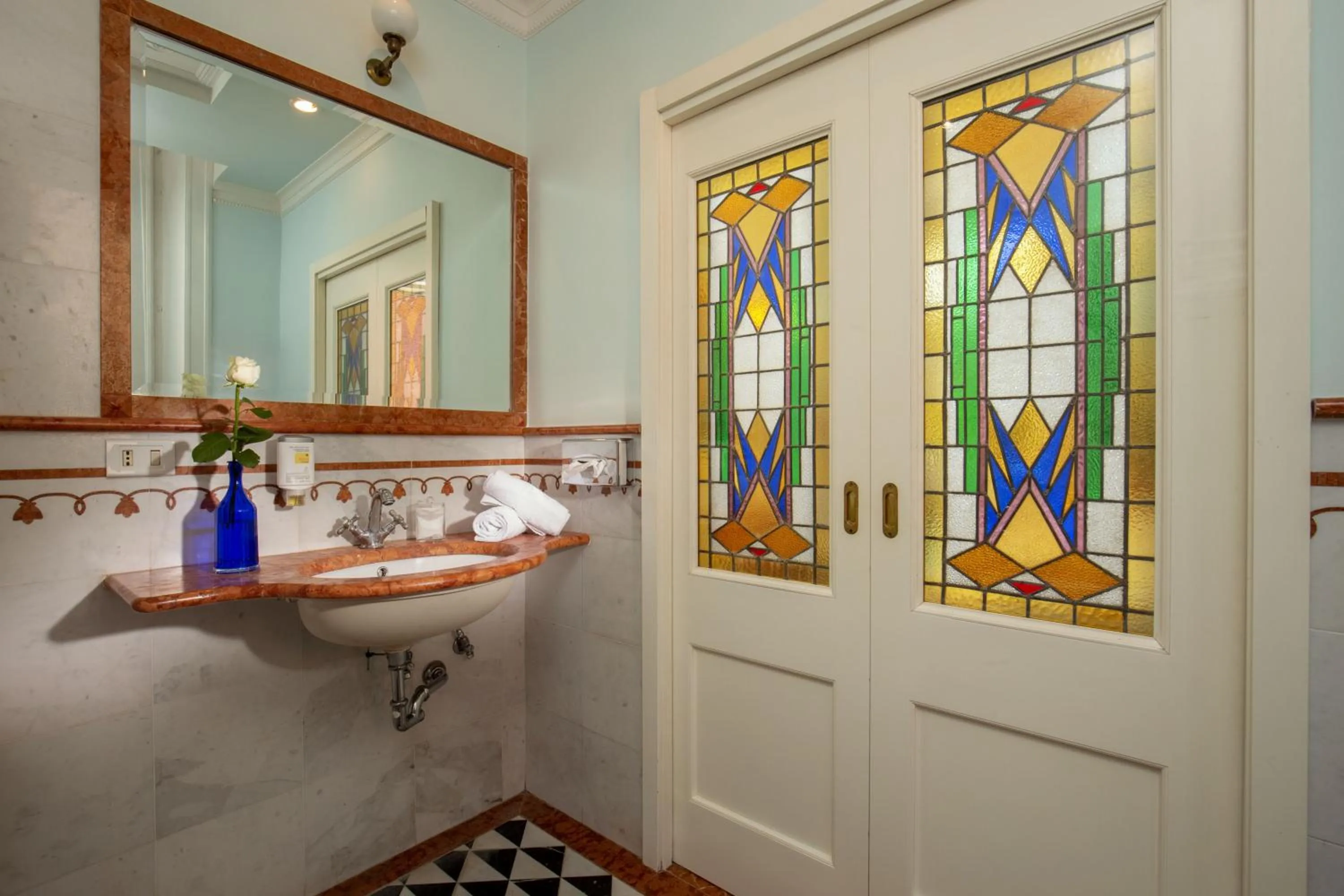 Bathroom in Hotel Emona Aquaeductus