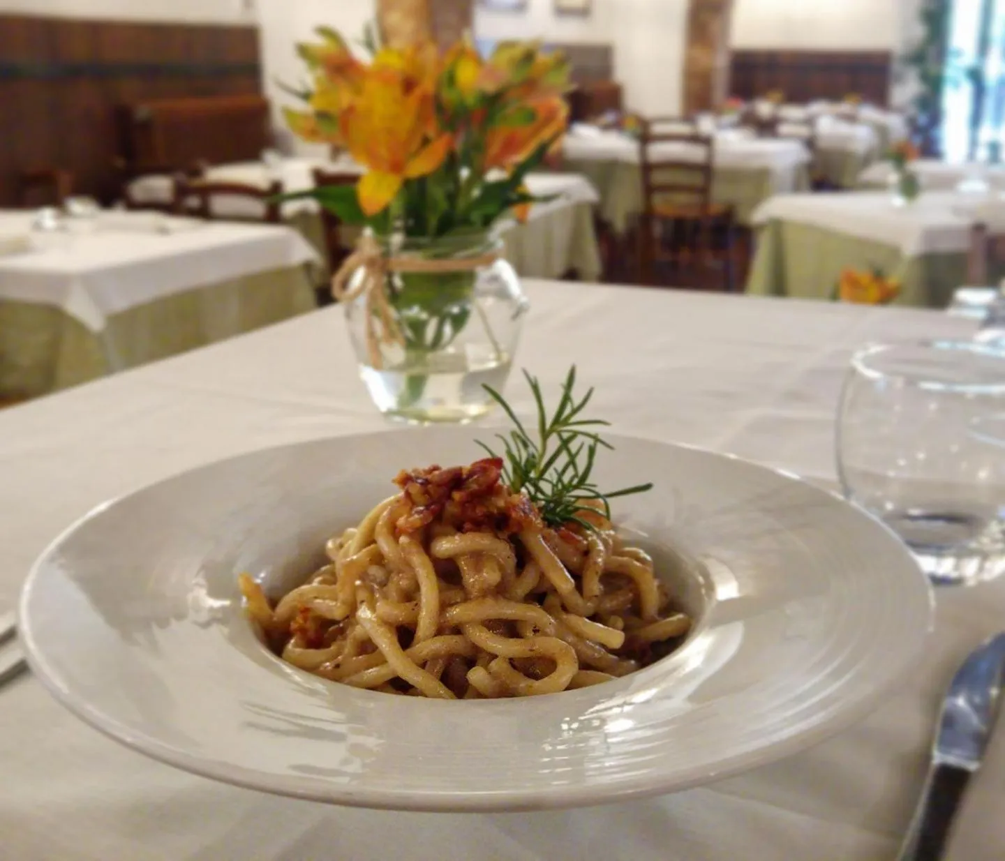 Restaurant/places to eat in Hotel Aganoor