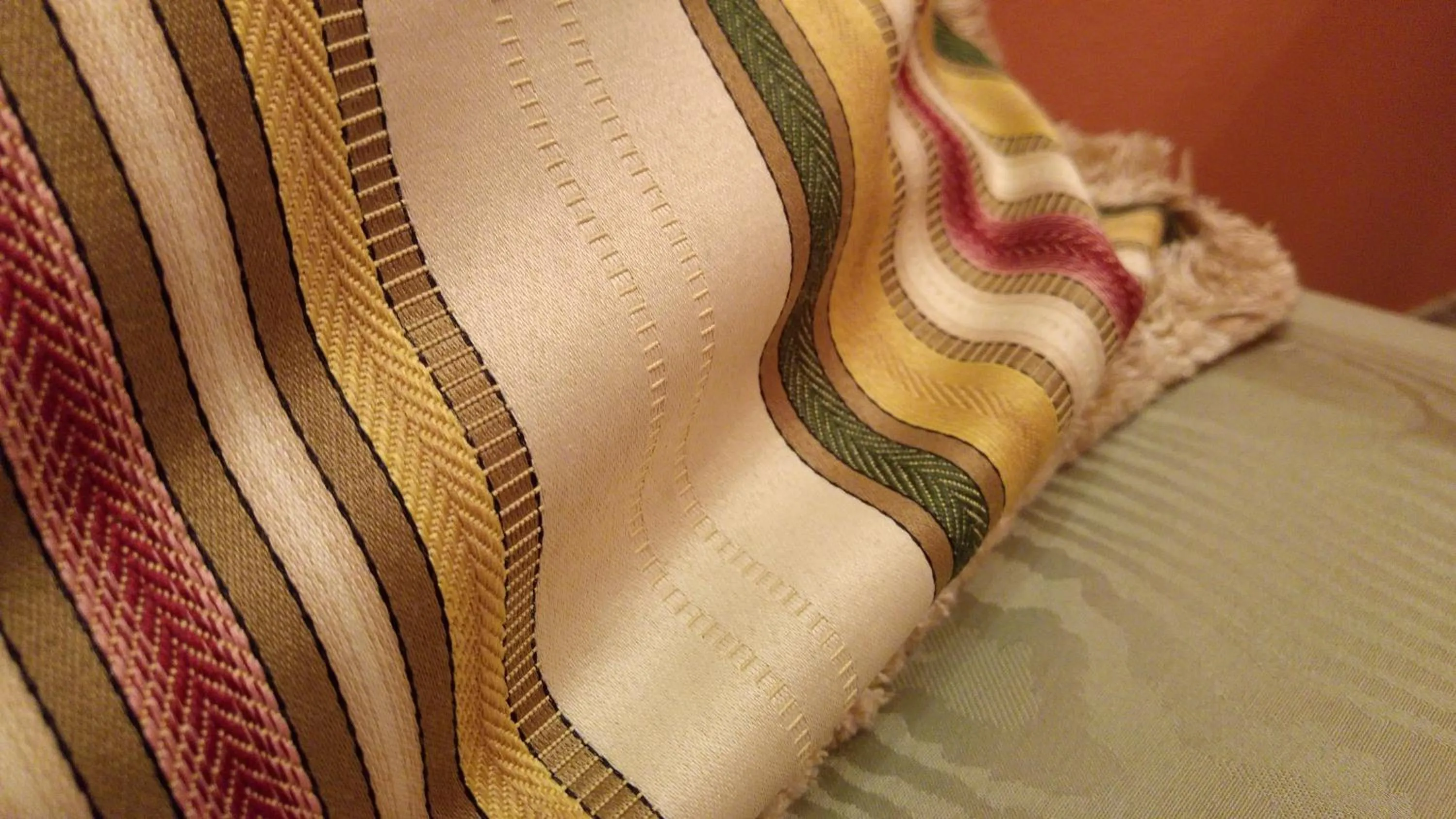 Decorative detail, Bed in Hotel Aganoor