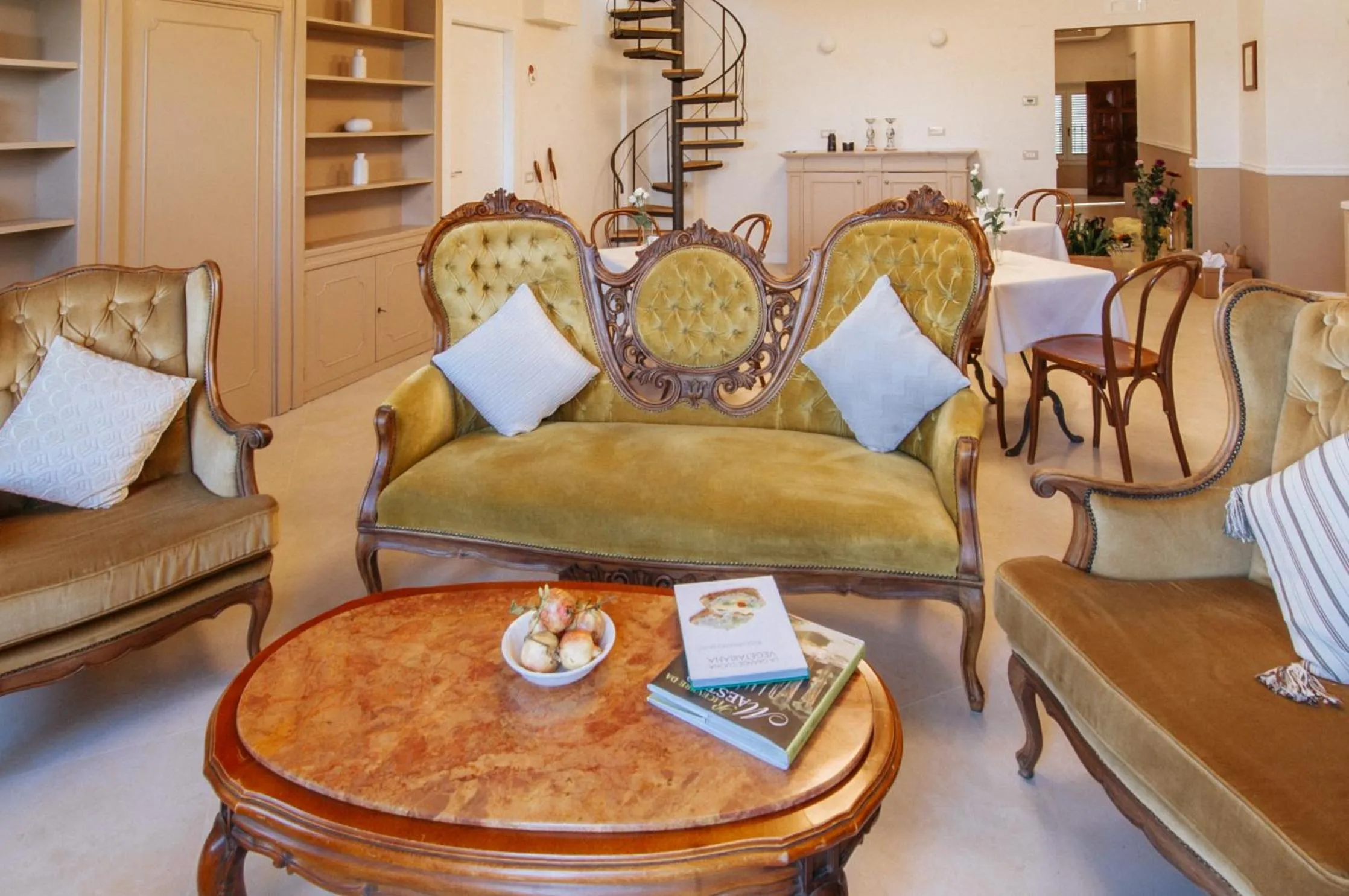 Communal lounge/ TV room in Hotel Aganoor