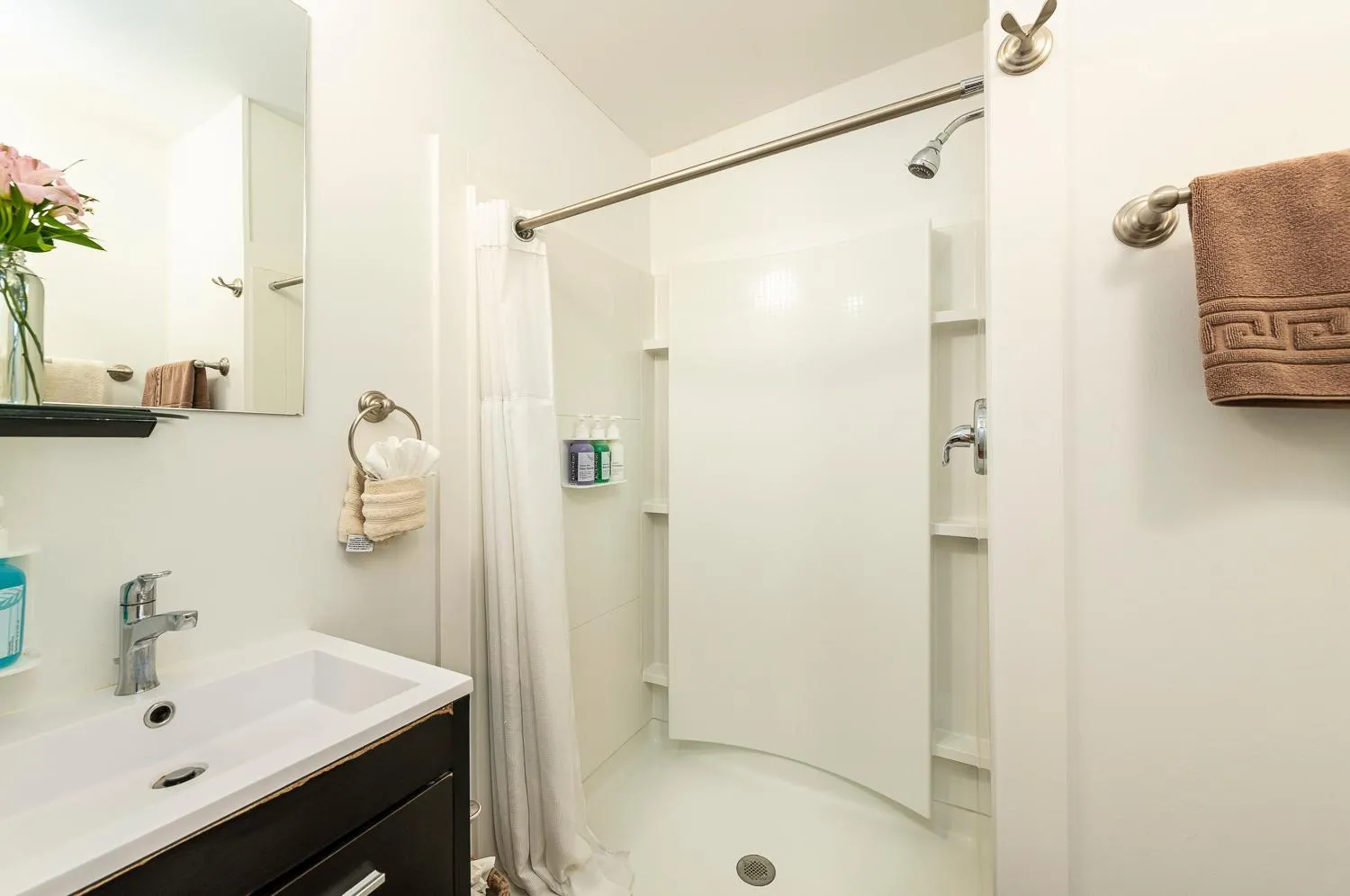 Shower in Rose Lane Villas