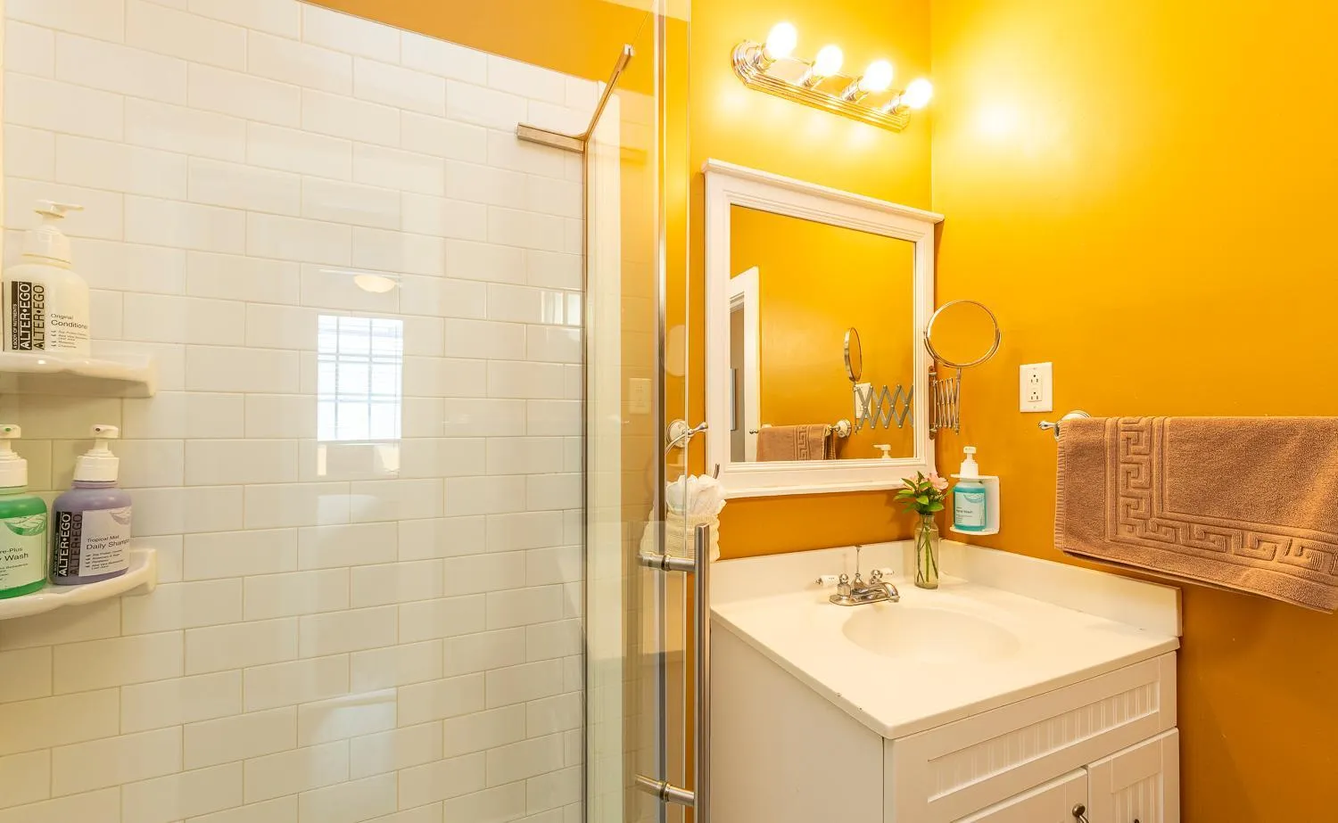 Shower in Rose Lane Villas