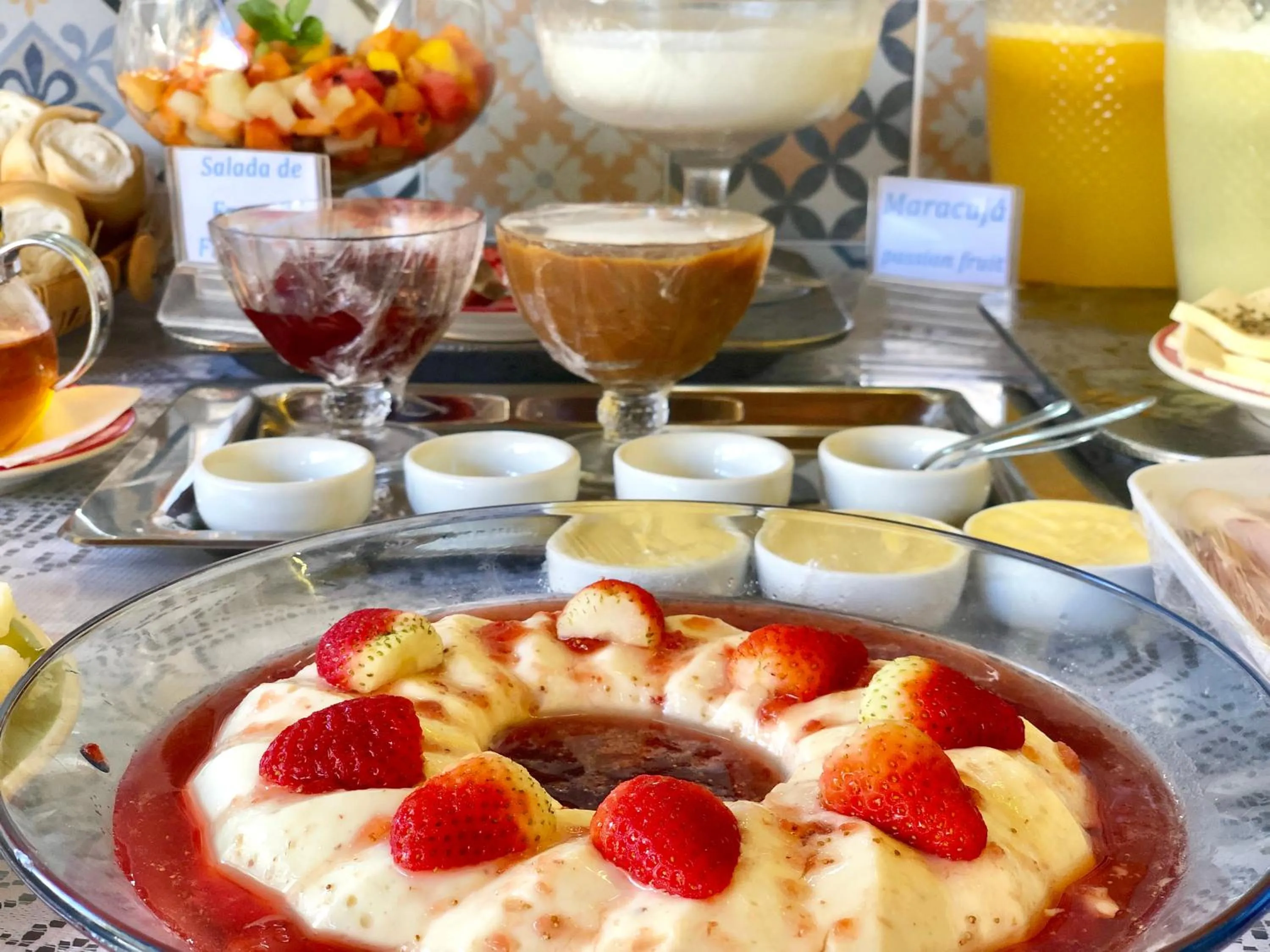 Buffet breakfast in Pousada Som dos Pássaros