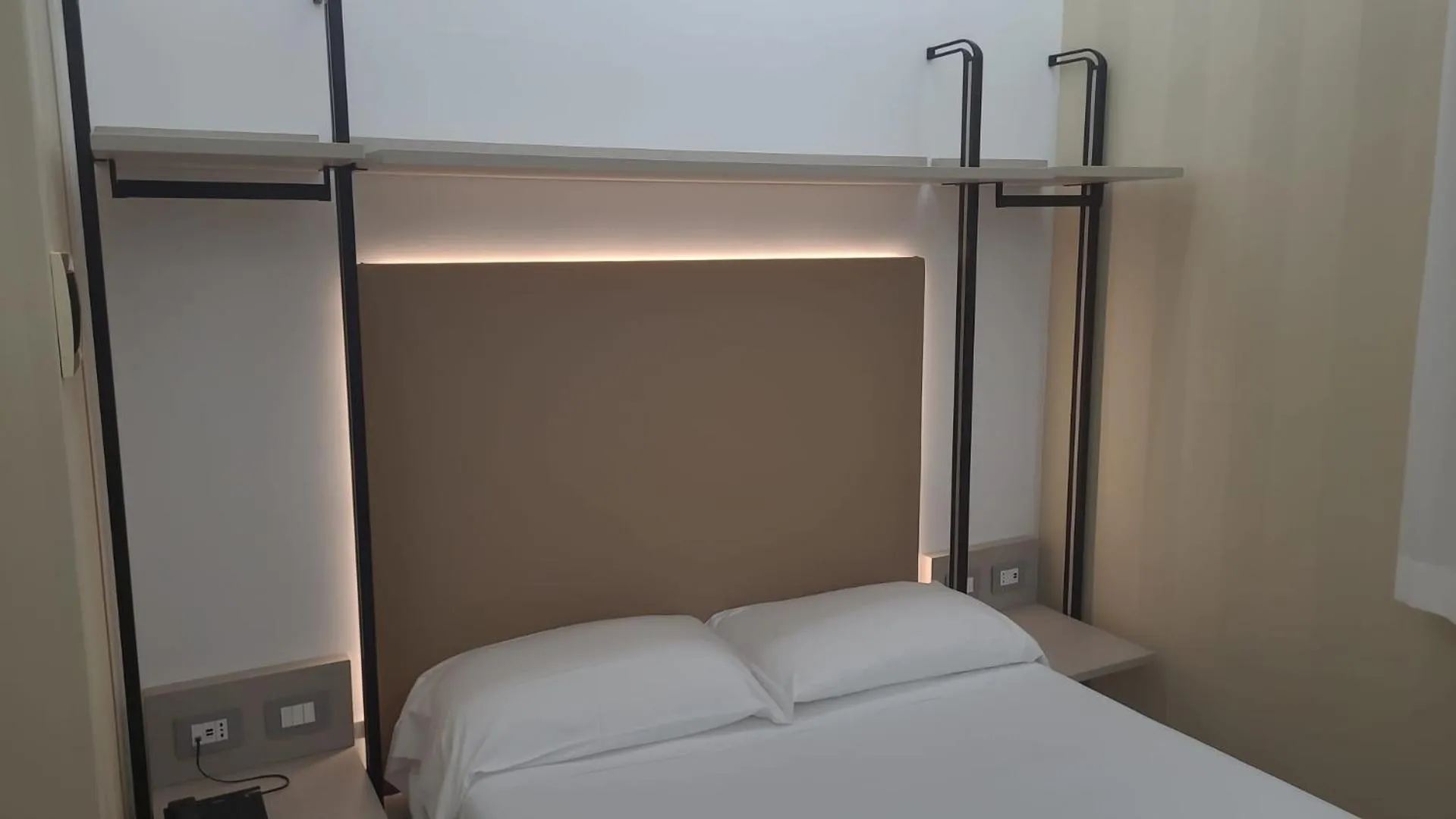 Bedroom, Bed in Hotel Aurora