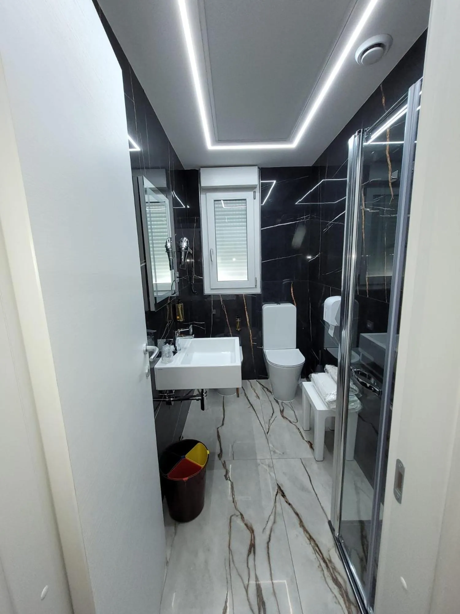 Bathroom in Hotel Aurora