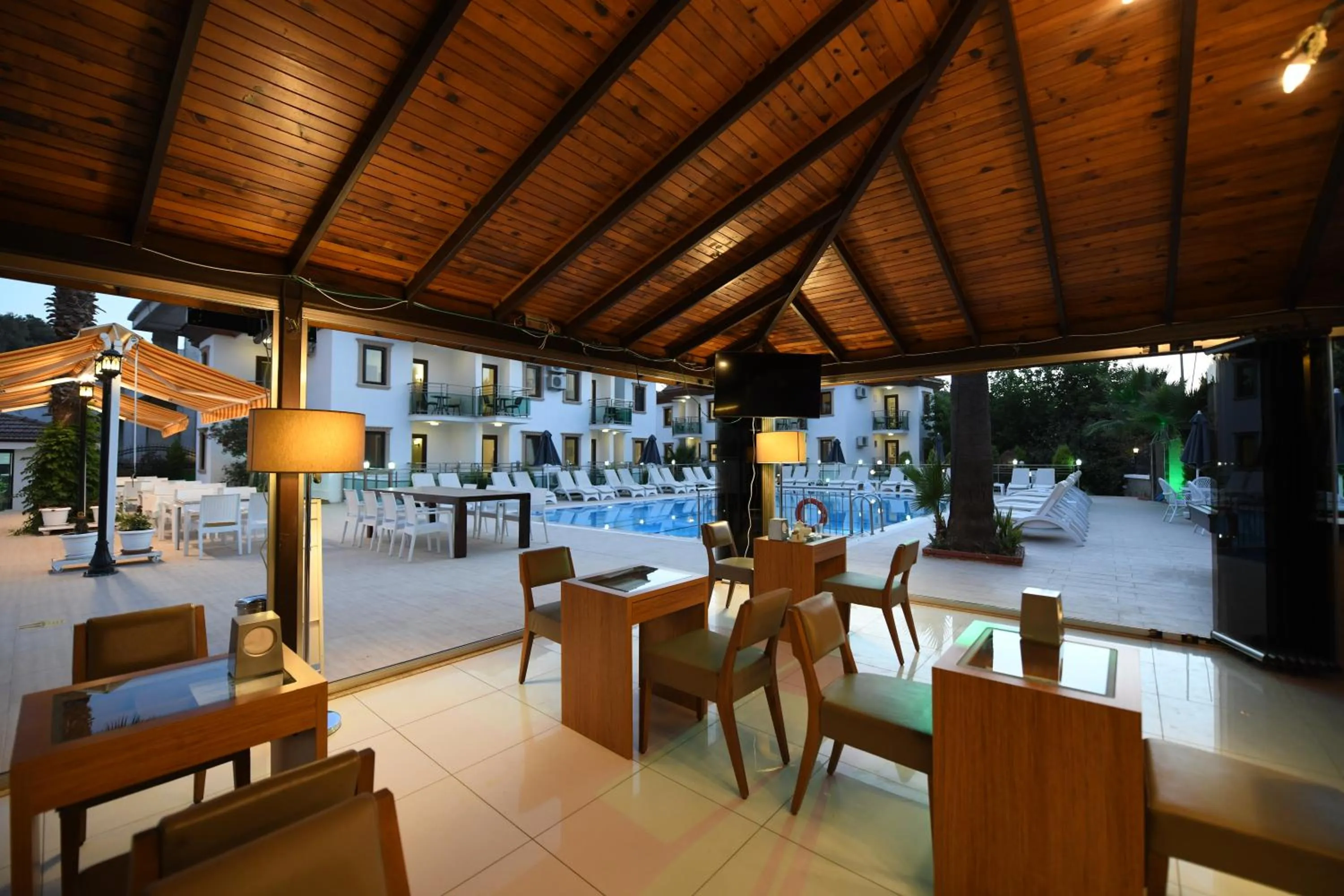 Restaurant/places to eat in Qualia Park Hotel