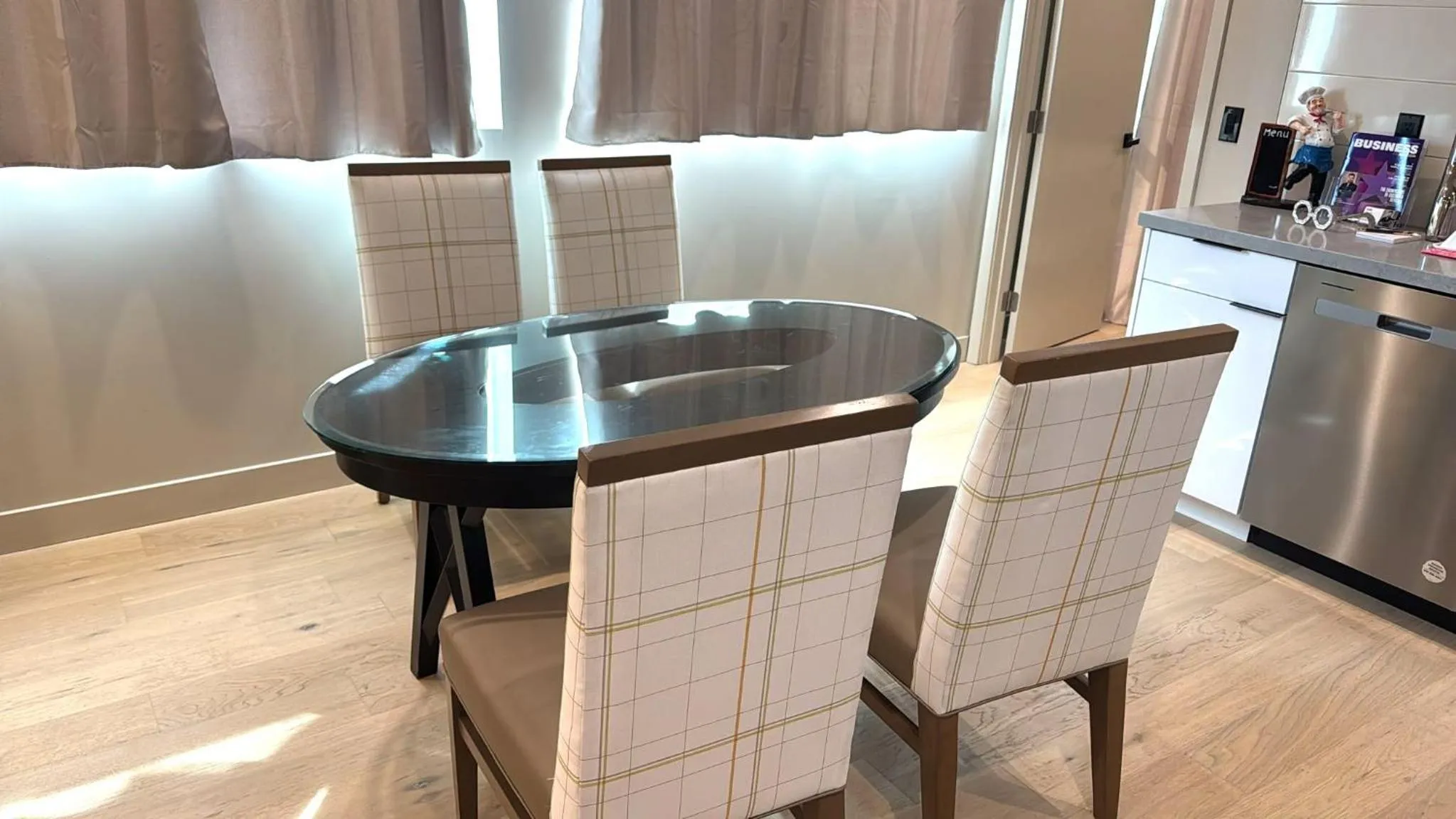 Kitchen or kitchenette in StaysPro - Cityscape Luxury Rental Homes in the Heart of Los Angeles