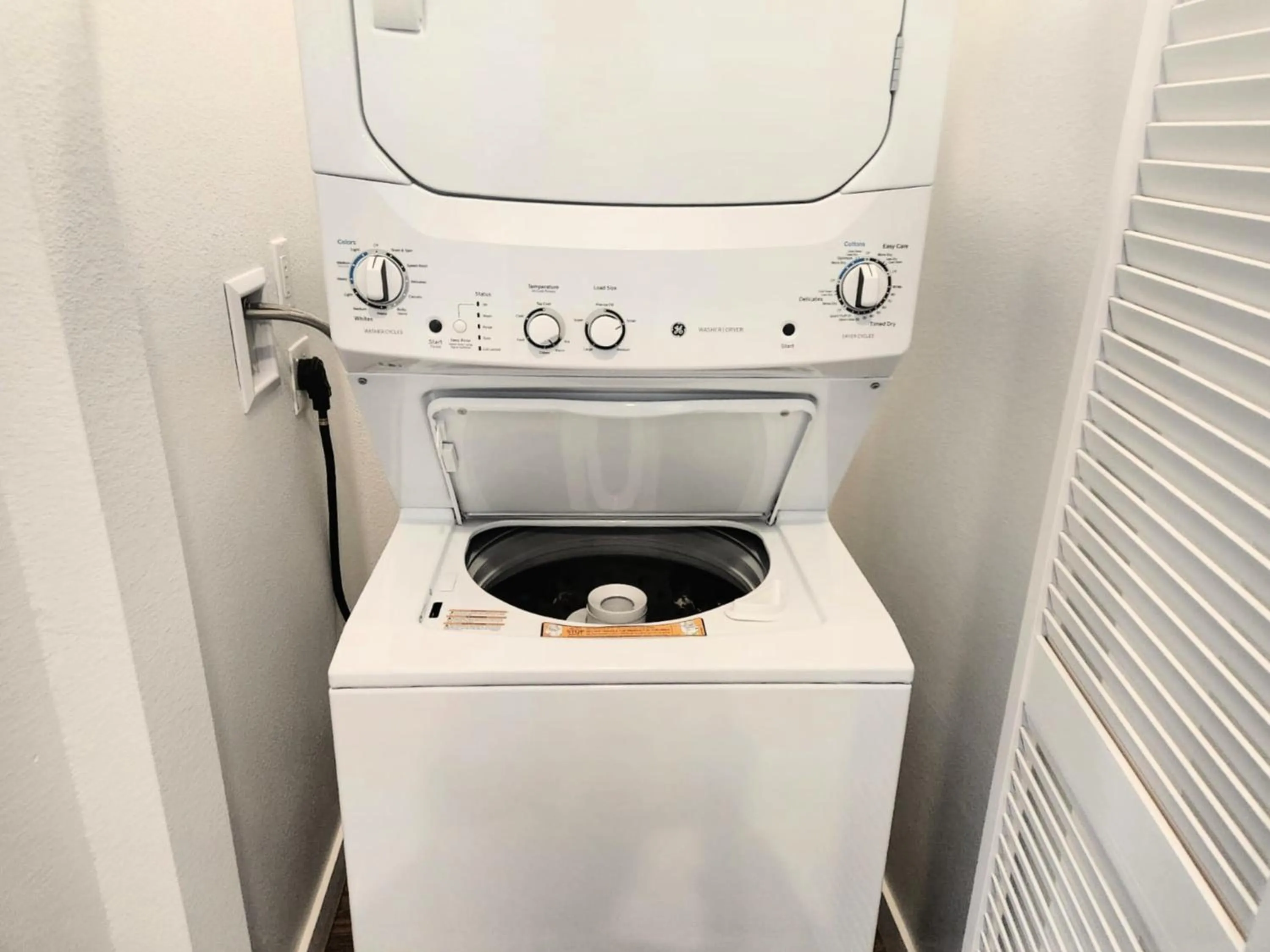 washing machine in StaysPro - Cityscape Luxury Rental Homes in the Heart of Los Angeles