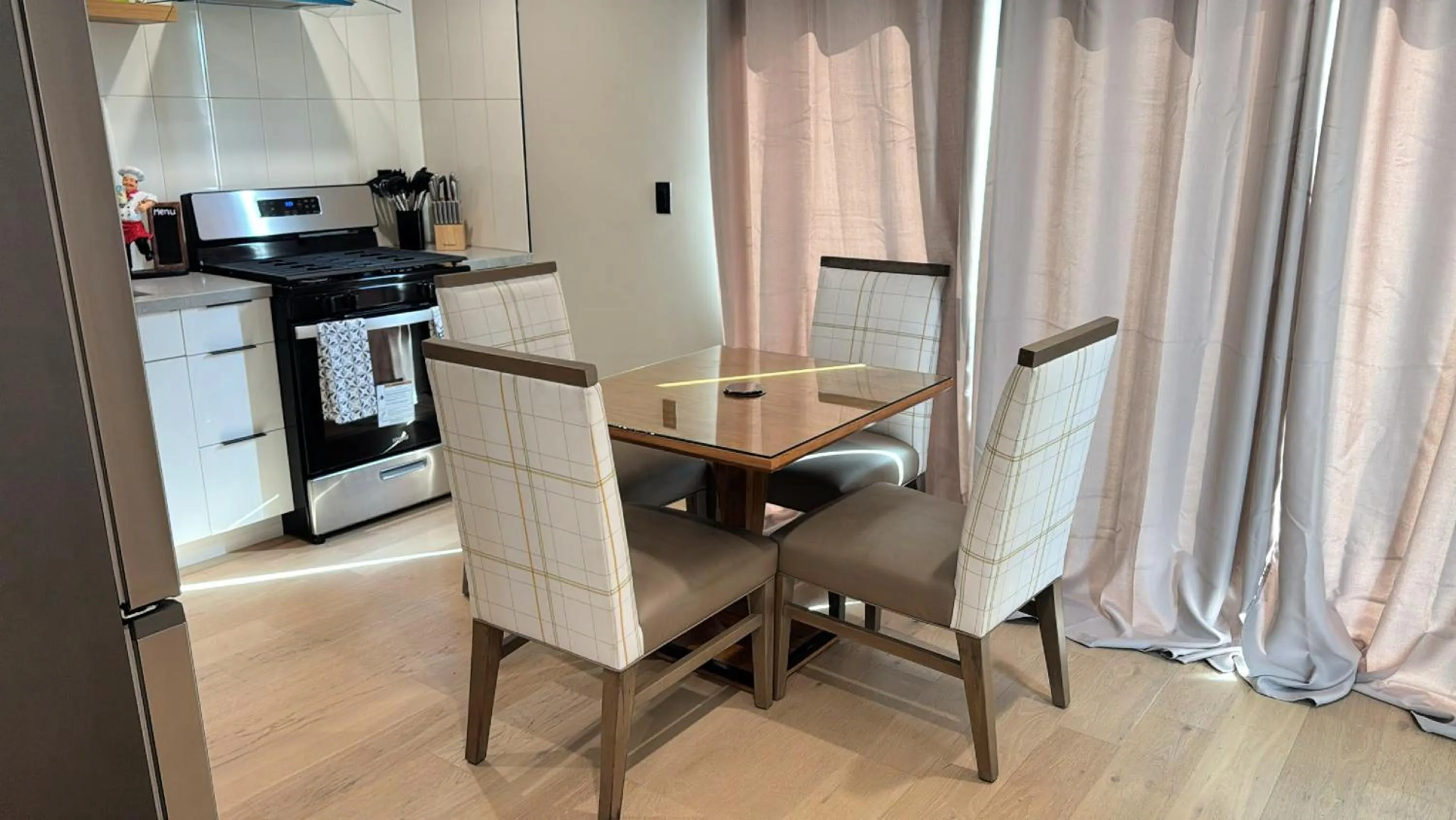 Dining area in StaysPro - Cityscape Luxury Rental Homes in the Heart of Los Angeles