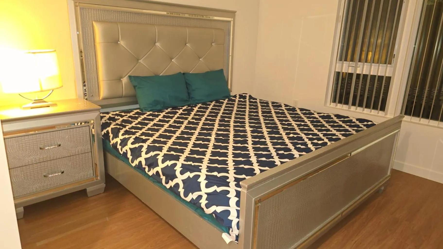 Bed in StaysPro - Cityscape Luxury Rental Homes in the Heart of Los Angeles