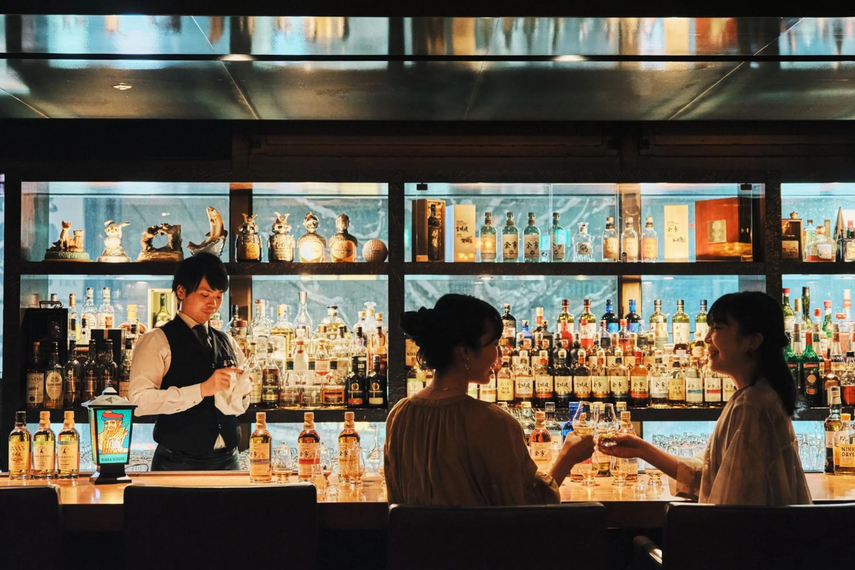 Lounge or bar in OMO3 Sapporo Susukino by Hoshino Resorts