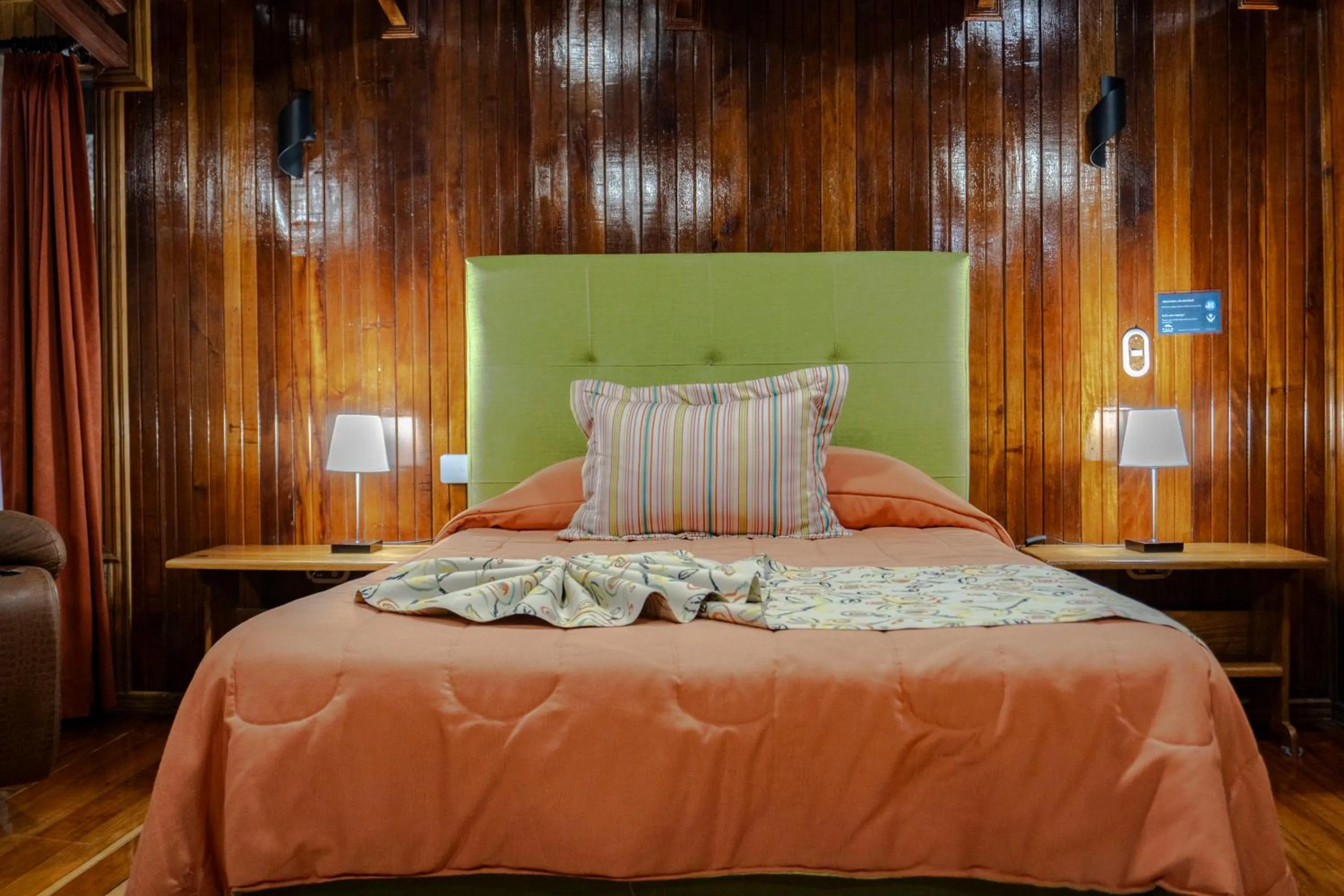 Bed in Los Pinos Cabins & Reserve