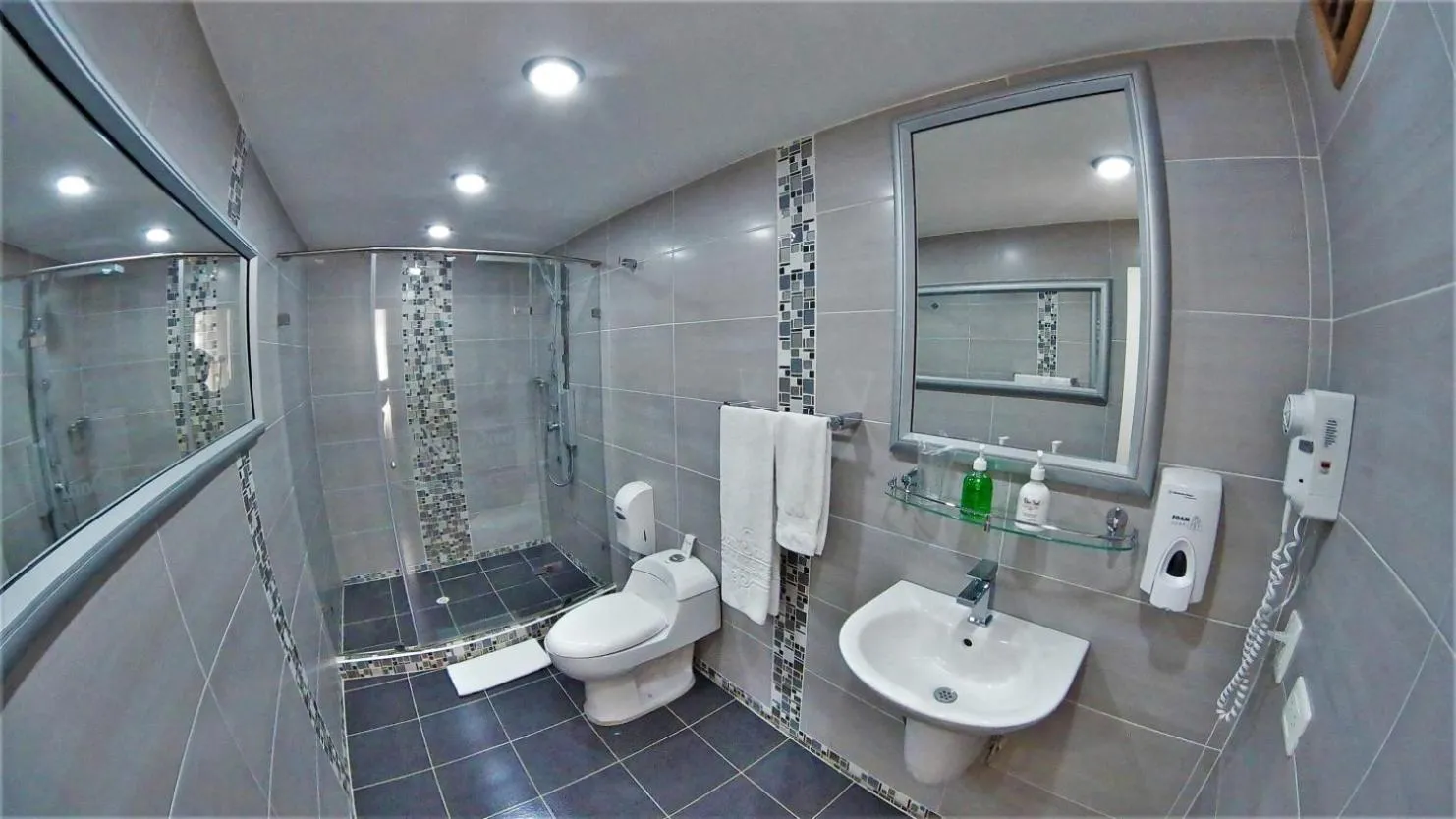 Hot Tub in Hotel Don Saul